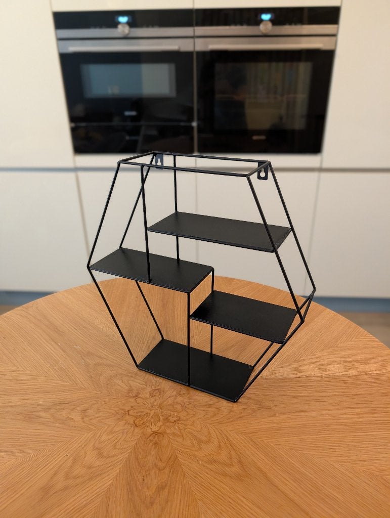 Industriële Zwarte Hexagon Wandkast / Wandrek – Nieuwstaat, Huis en Inrichting, Woonaccessoires | Wandplanken en Boekenplanken