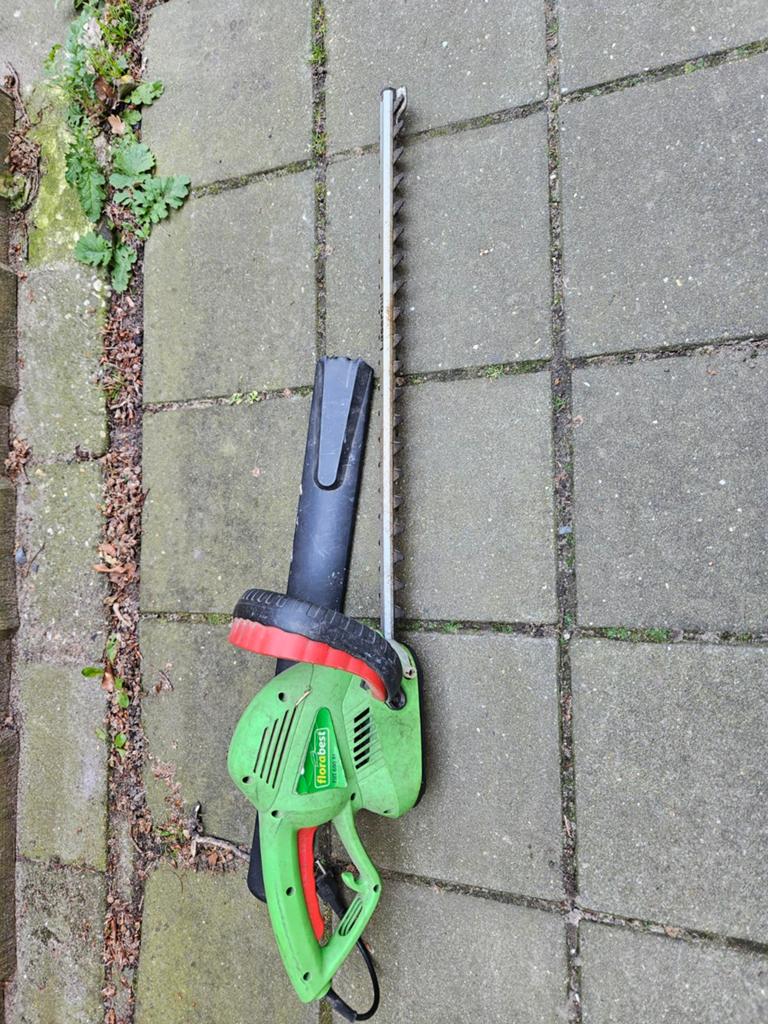 Florabest elektrische heggenschaar met beschermkap, Tuin en Terras, Heggenscharen, Ophalen, Gebruikt, Elektrisch, Florabest