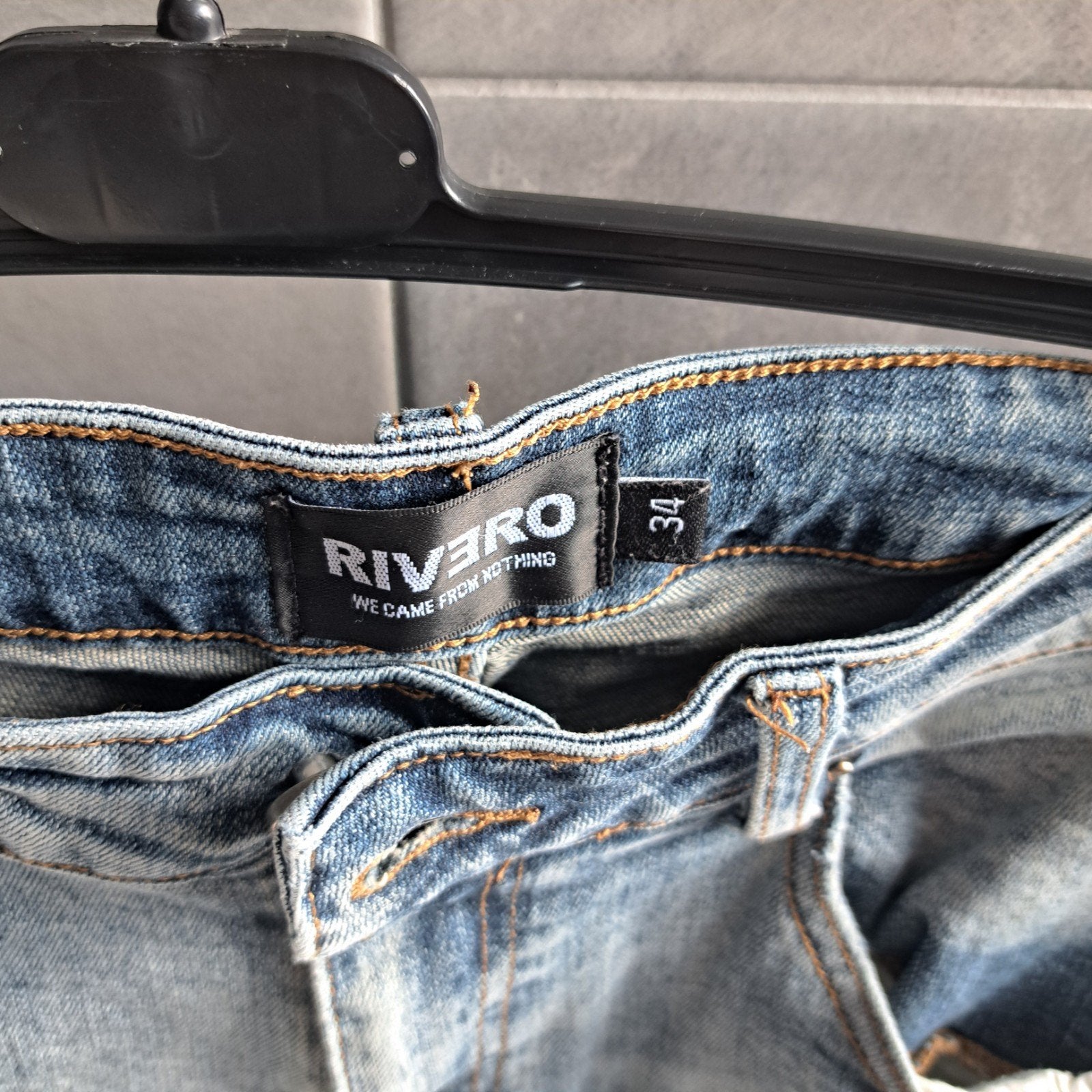 Foto 2 van Rivero damaged jeans maat 34