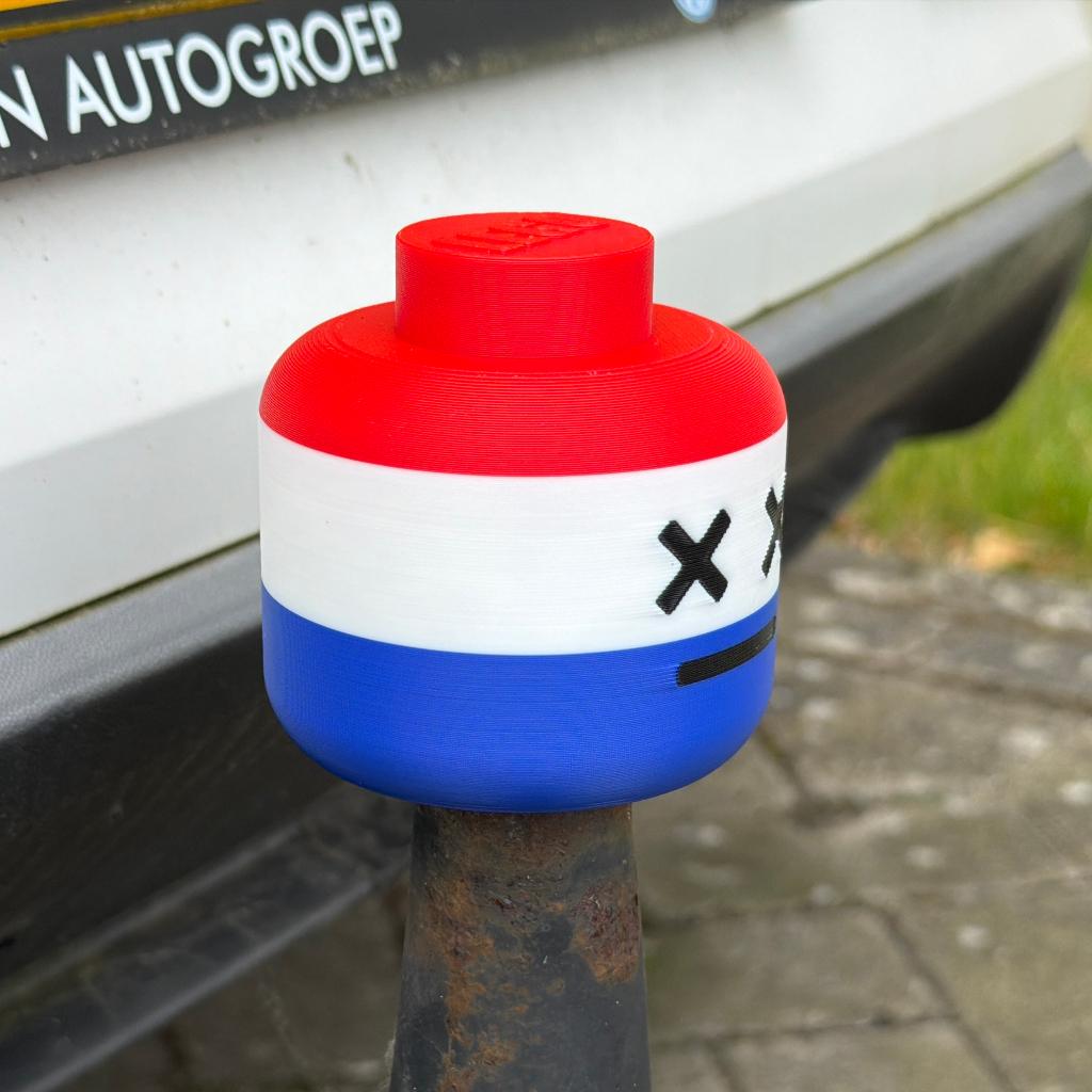 Trekhaakdop Nederlandse vlag – grappig LEGO-stijl hoofdje, Ophalen of Verzenden, Nieuw