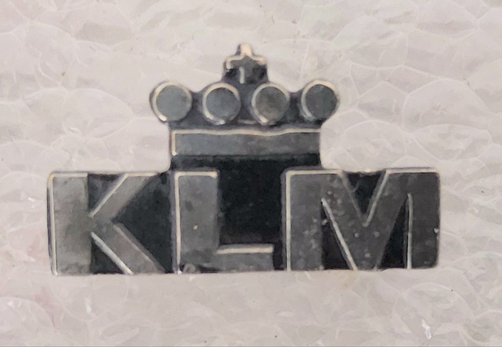 Vintage KLM Speldje met Kroon, Ophalen of Verzenden, Gebruikt, Overige onderwerpen, Speldje of Pin