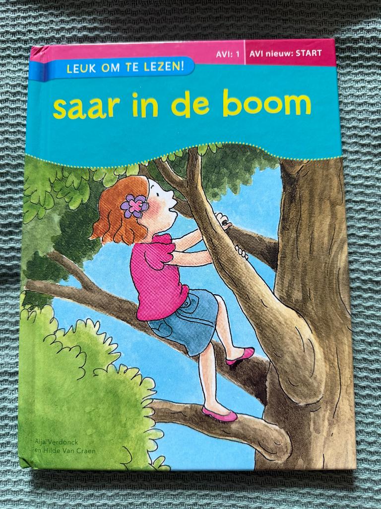 Boekje Saar in de boom - leuk om te lezen, Ophalen of Verzenden, Zo goed als nieuw, Fictie algemeen