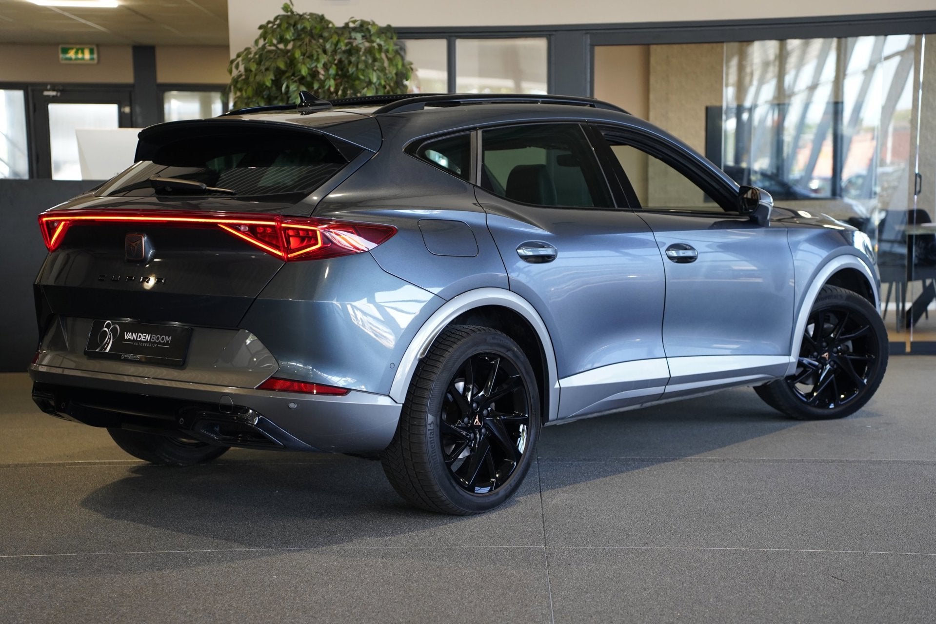 CUPRA Formentor 1.5 TSI 150PK DSG Pano Led Navi Cam Keyless, Auto's, Cupra, Dealer onderhouden, Zwart, Leder en Stof, Origineel Nederlands