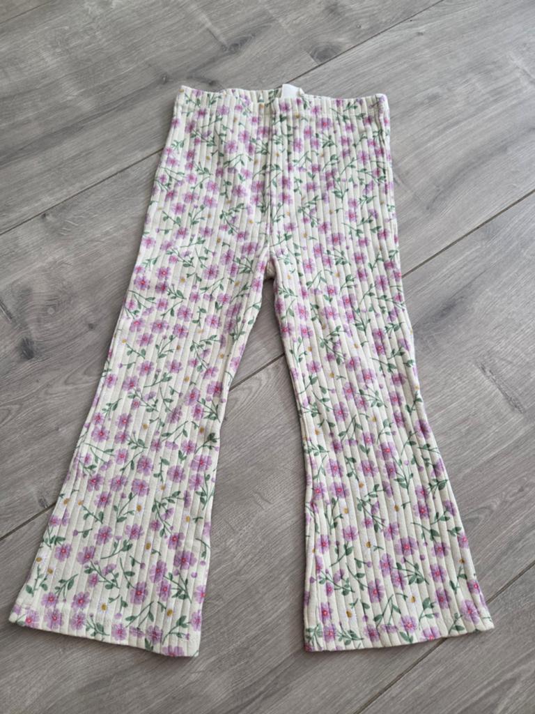 Leuke flared broek Hema maat 92, Kinderen en Baby's, Kinderkleding | Maat 92, Broek, Meisje, Ophalen of Verzenden, Zo goed als nieuw