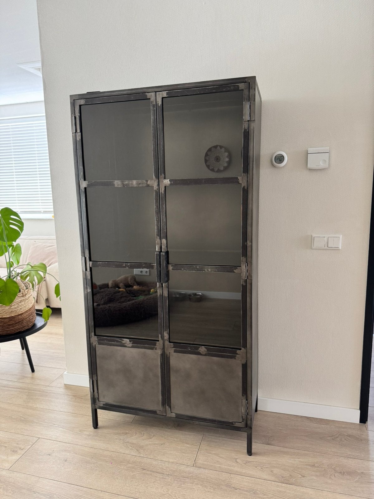Moderne stalen kast te koop!, Huis en Inrichting, Kasten | Vitrinekasten, Ophalen, Met deur(en), 50 tot 100 cm, Modern