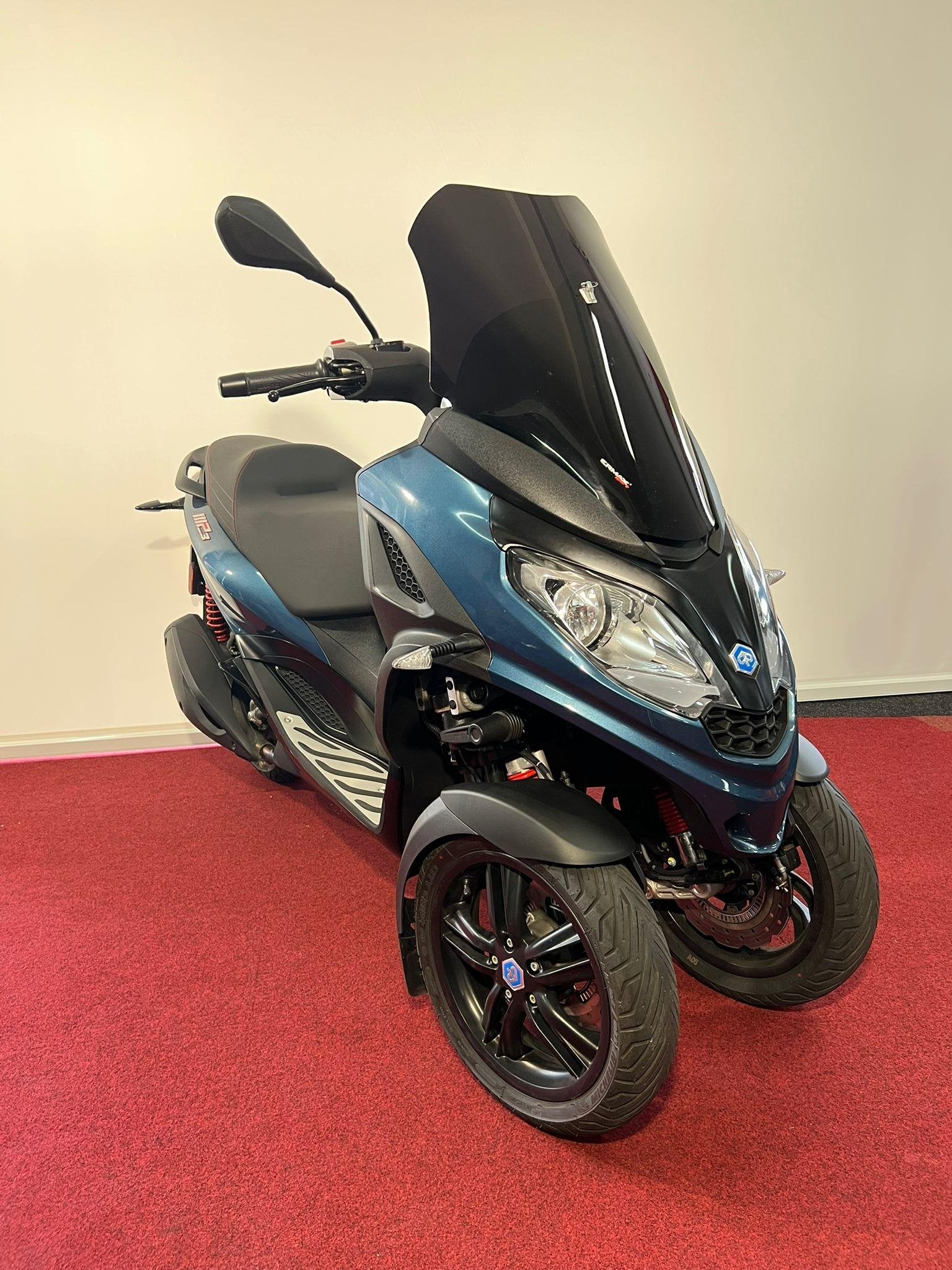 Piaggio MP3 300 HPE Sport ABS 1e Eigenaar!, Scooter, Bedrijf, Piaggio Vespa B.V., Minervum 7272
4817 ZM  Breda, NL