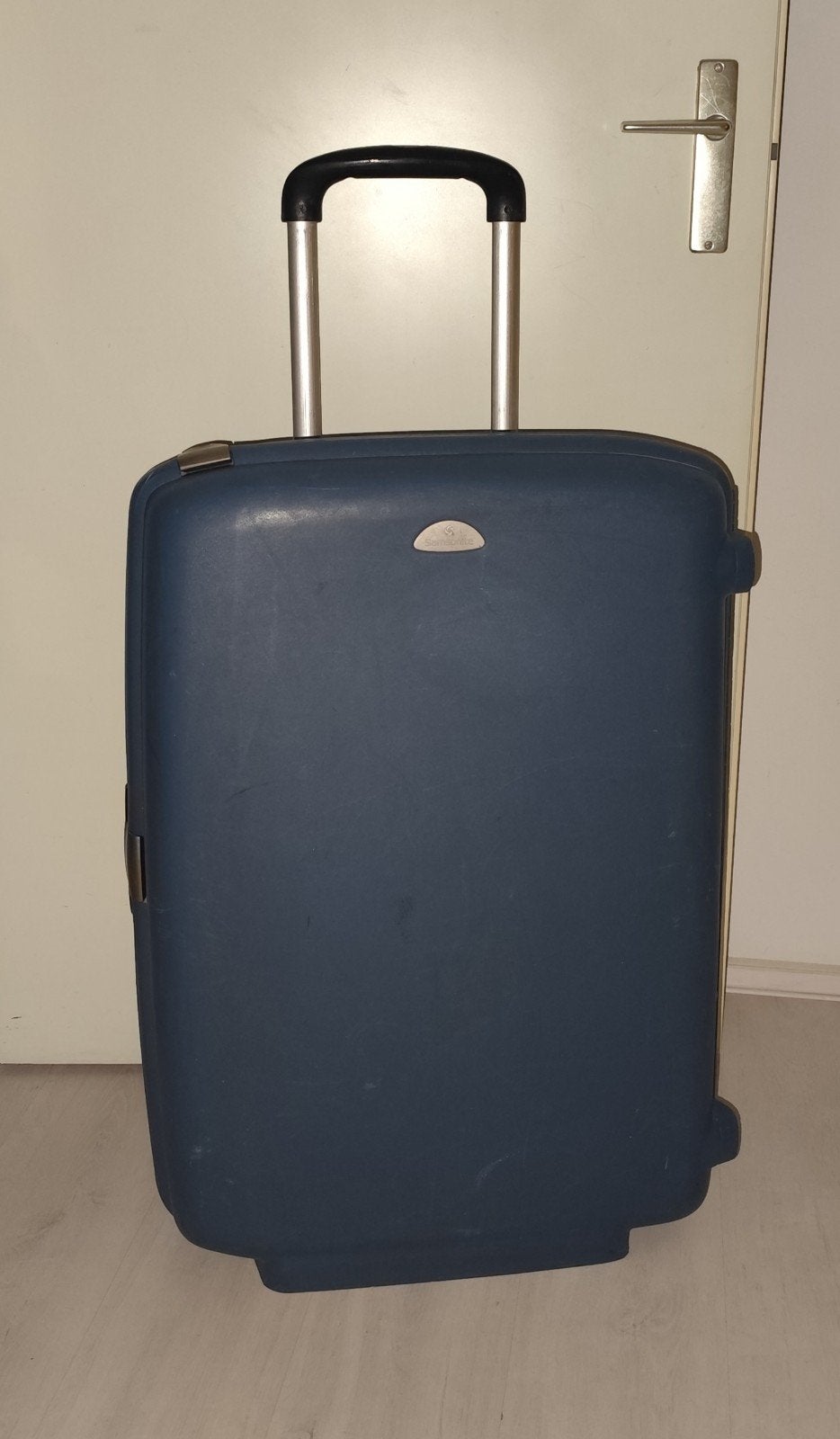 Grote koffer Samsonite met twee wielen 81x60x31 cm, Sieraden, Tassen en Uiterlijk, Koffers, Wieltjes, Hard kunststof, Ophalen of Verzenden