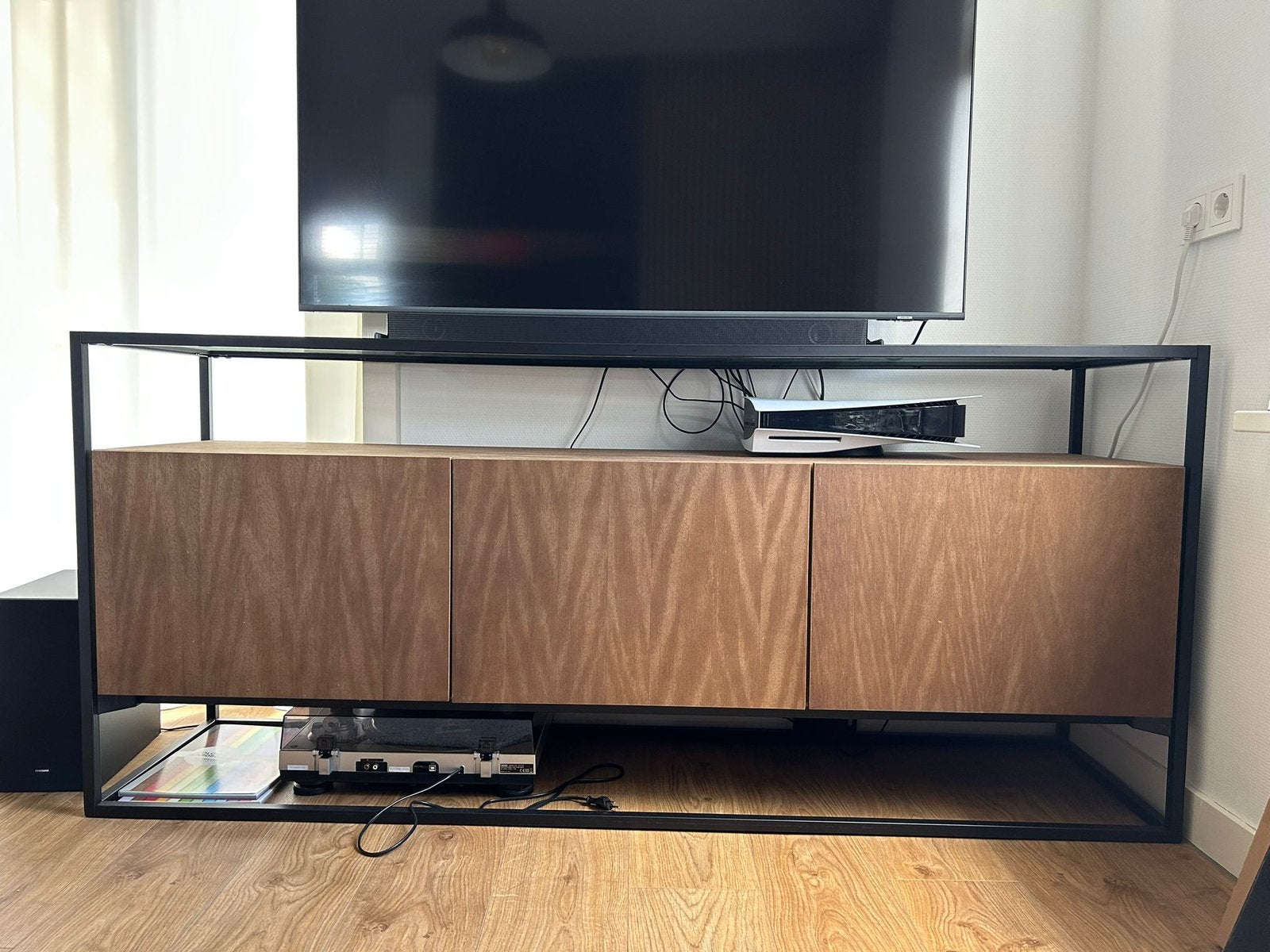 Dressoir met glas, Huis en Inrichting, Kasten | Dressoirs, Ophalen, 150 tot 200 cm, Zo goed als nieuw, Modern