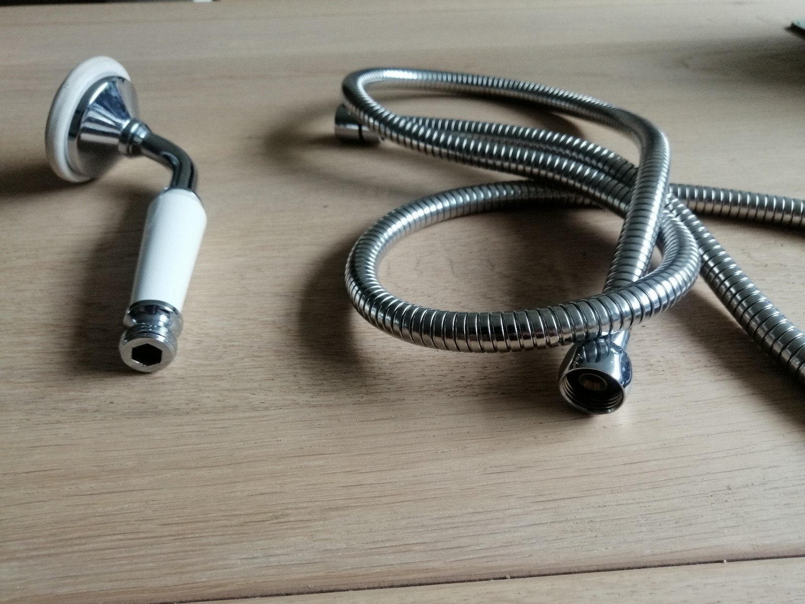 Handdouche met doucheslang - Chroom en wit, Doe-het-zelf en Verbouw, Sanitair, Ophalen of Verzenden, Nieuw, Rvs, Douche