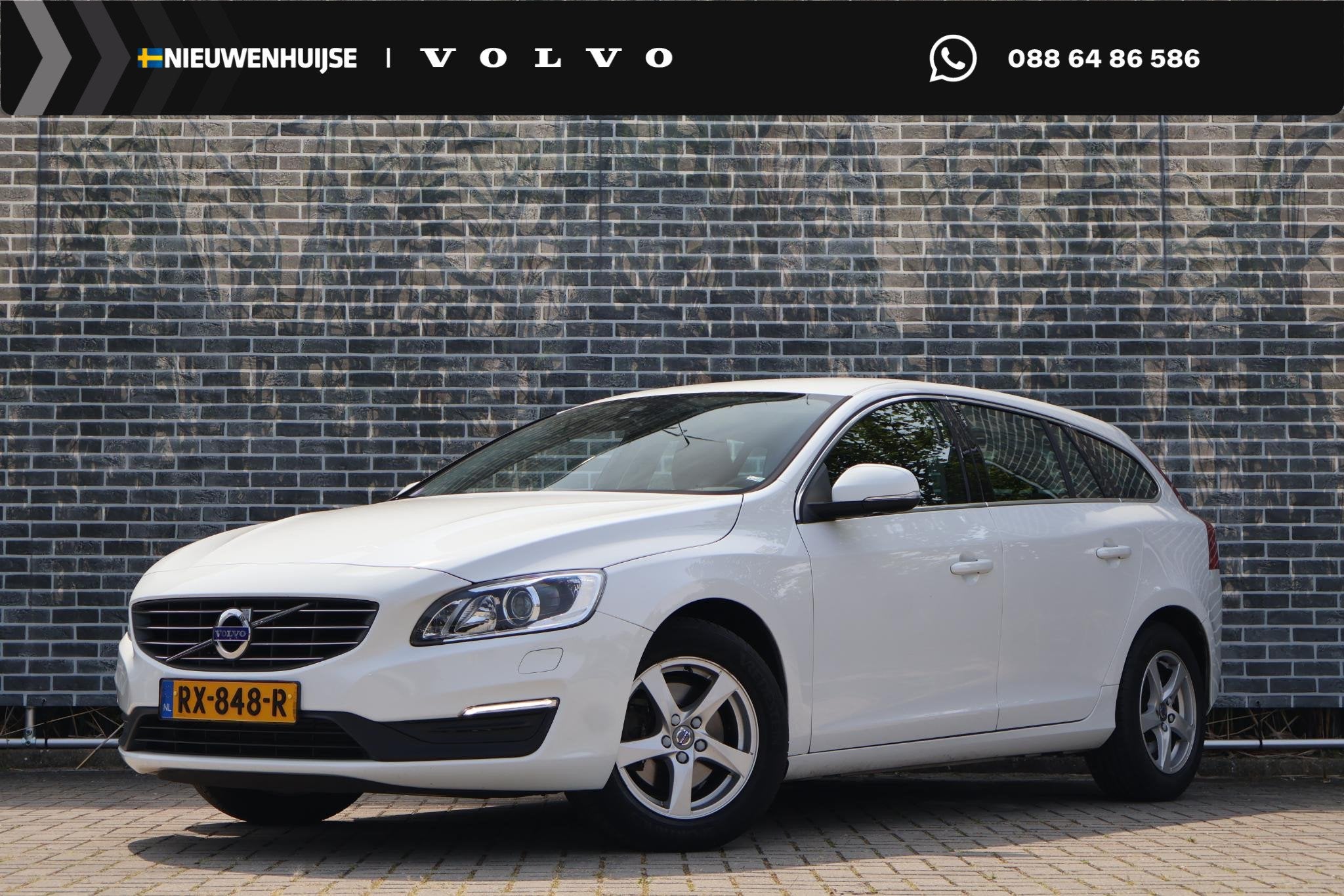 Volvo V60 1.5 T3 Polar+ | Trekhaak | Navigatie | High Perfor, Auto's, Volvo, 12 maanden, 4 cilinders, Leder en Stof, Wit