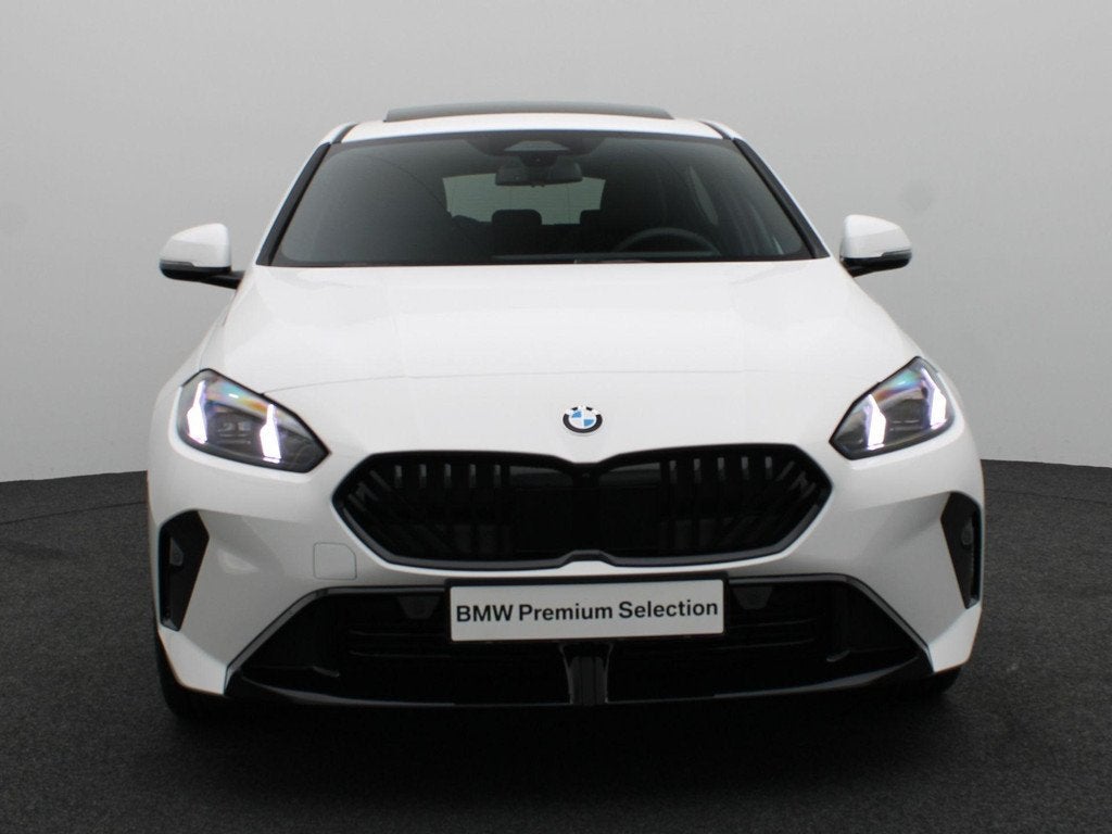 BMW 1 Serie 120 M Sportpakket Pro | Premium Pack | Stuurwiel, Auto's, BMW, Stof, Met garantie (alle), Wit, Stuurwielverwarming