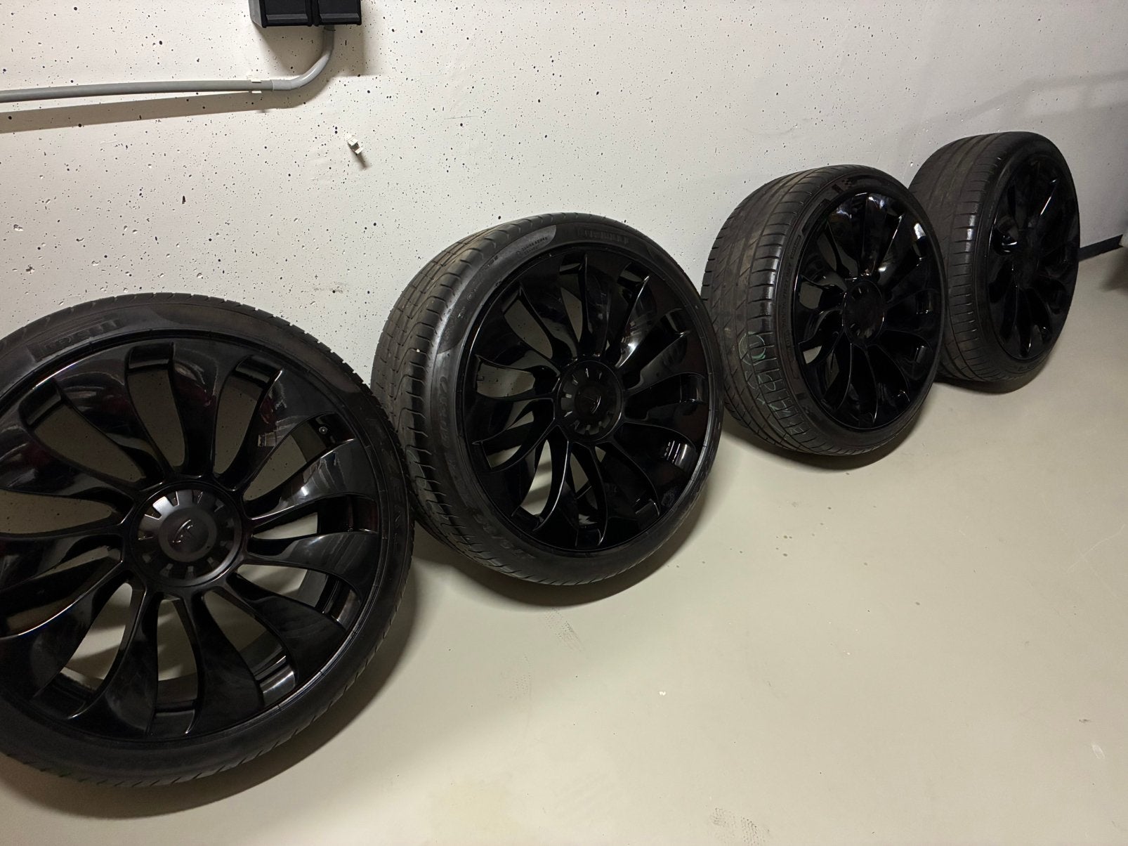 21 inch Tesla Model Y Performance velgen met 2 sets banden, Ophalen, Gebruikt, 275 mm, Banden en Velgen