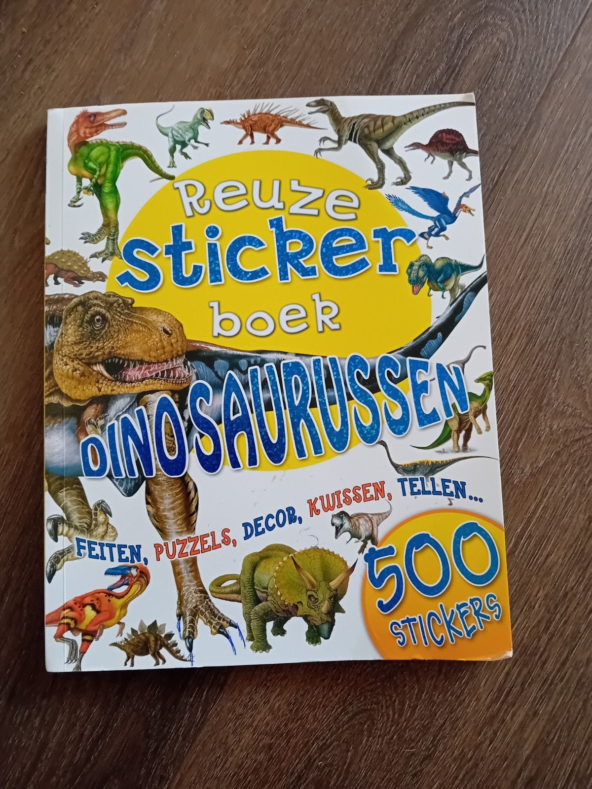 reuze sticker boek, boek met verhalen dinosaurussen, Boeken, Ophalen of Verzenden, Gelezen