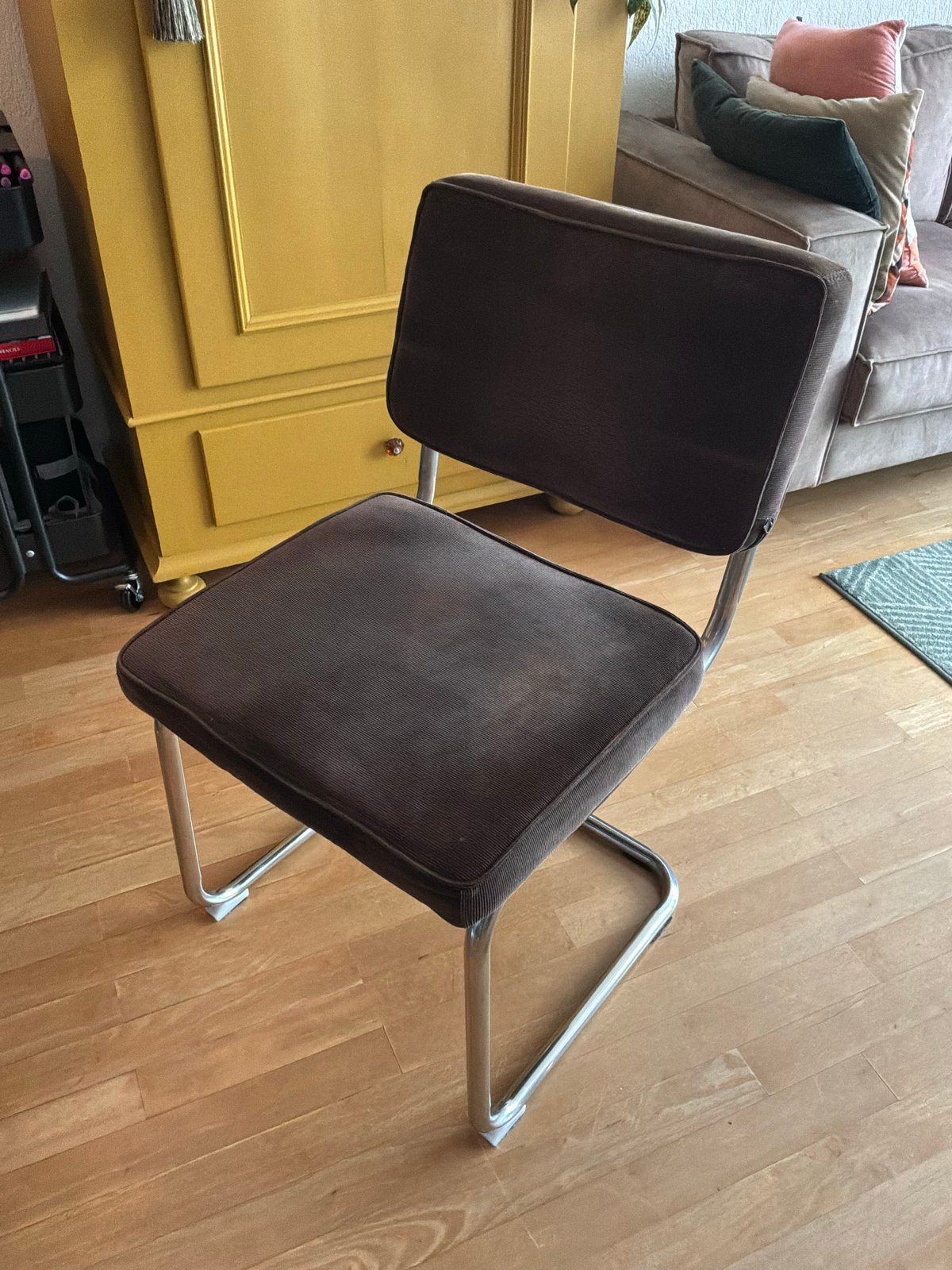 6 mooie Vintage bruine ribfluwelen stoelen met chromen frame, Ophalen