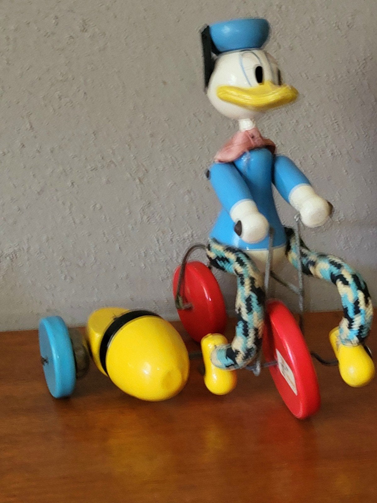 Vilac France. Vroeg jaren 50  Donald Duck op zijspan. Hout, Antiek en Kunst, Verzenden