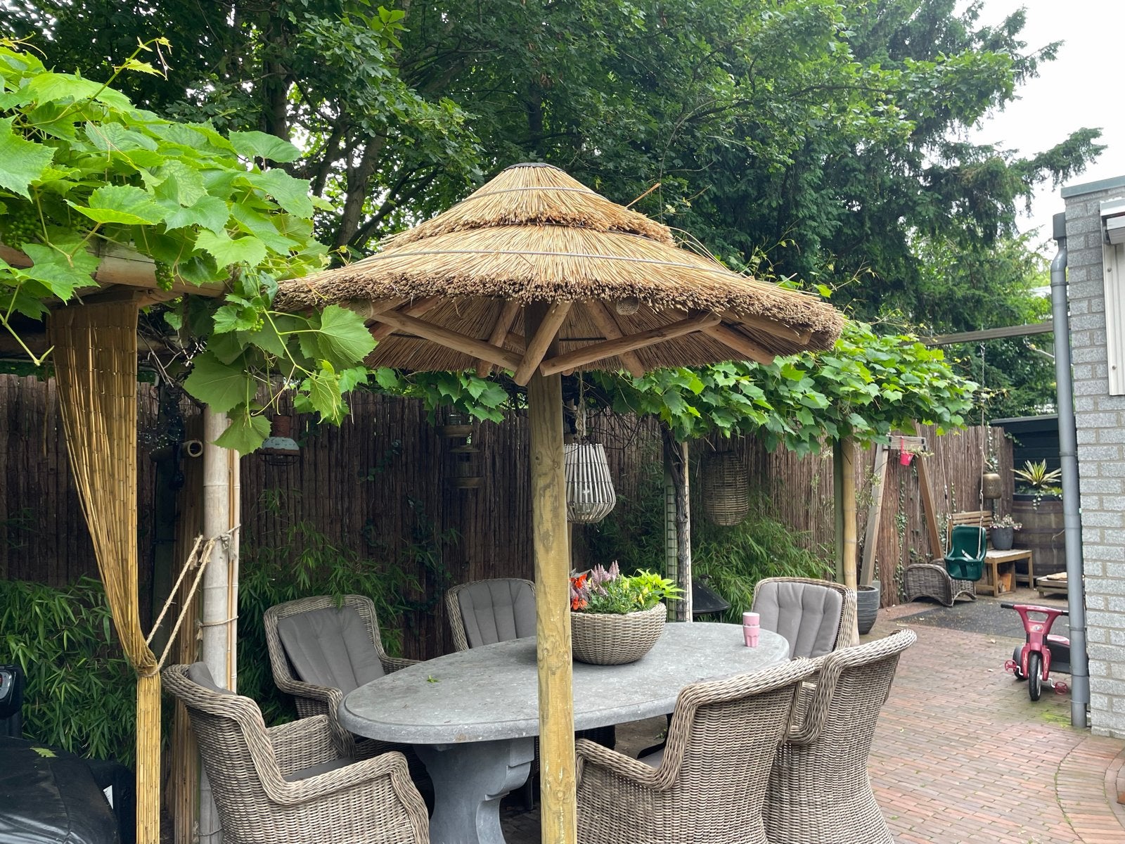 Onverwoestbare hardstenen ovale tuintafel 220x117x75cm, Tuin en Terras, Tuintafels, Ophalen of Verzenden, Gebruikt, Ovaal, Overige materialen