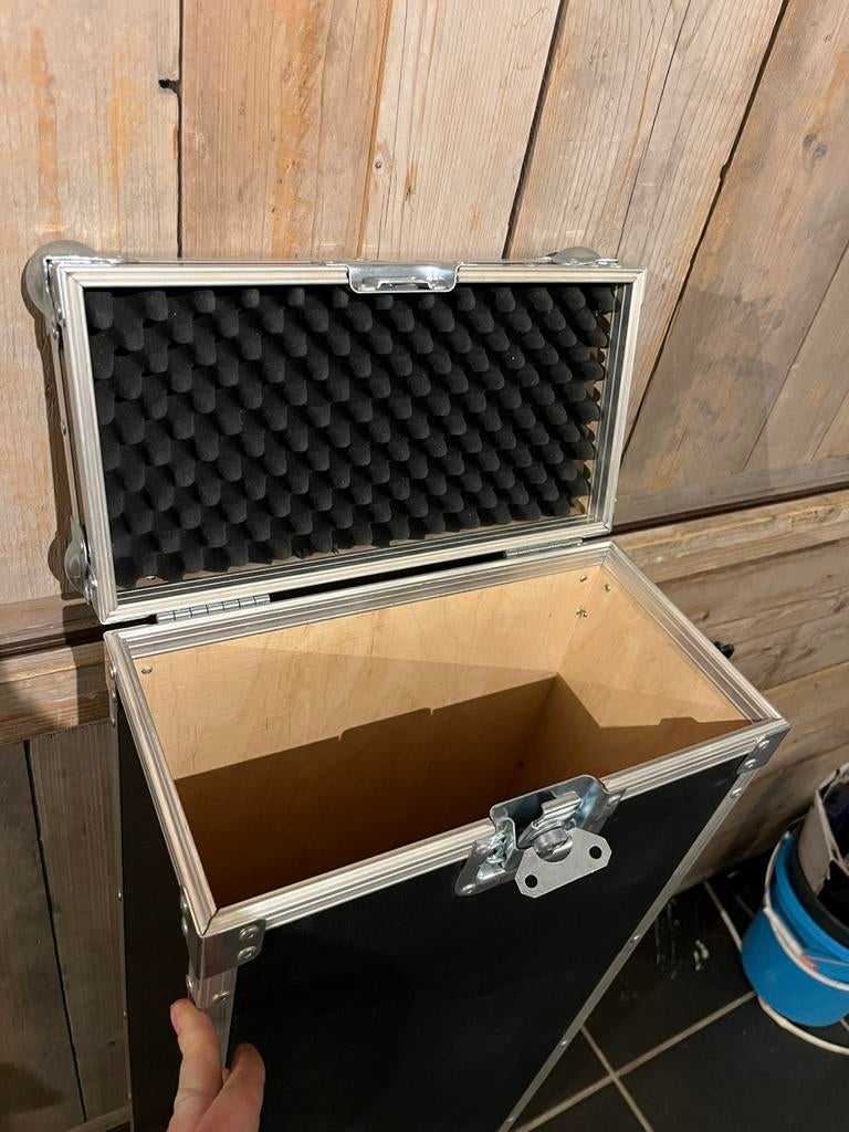 1x Flightcase (mic/licht)statieven ledbars muziek instrument, Ophalen of Verzenden, Zo goed als nieuw, Overige instrumenten, Flightcase