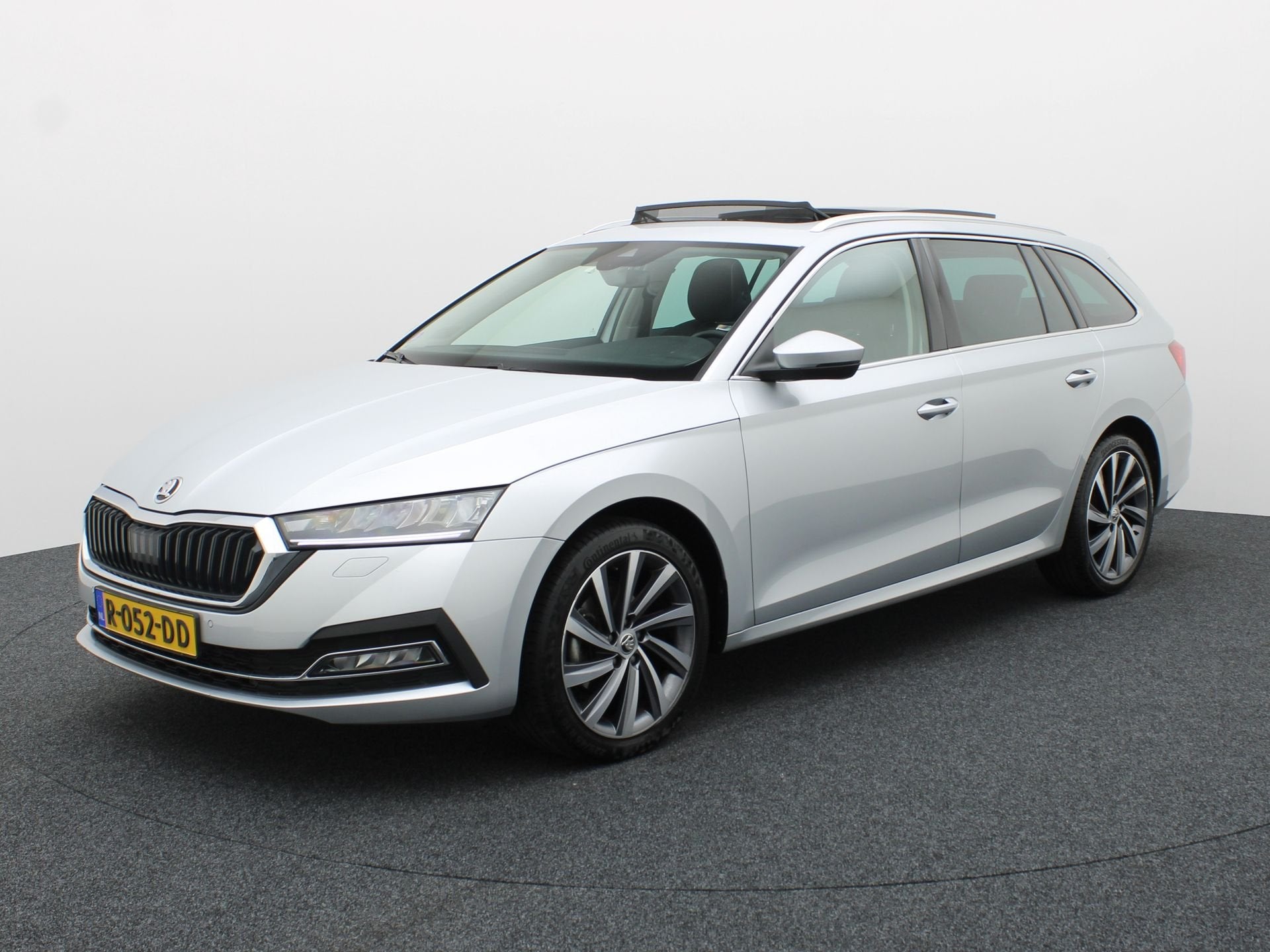 Skoda Octavia Combi 1.0 TSI Business Edition Plus | Panodak, 12 maanden, Stof, Gebruikt, Handgeschakeld
