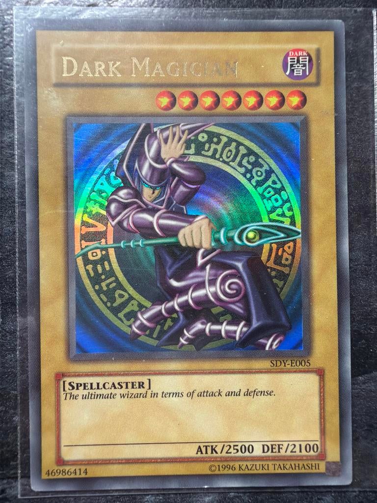 Yu-Gi-Oh! Dark Magician SDY-E005 Foil Kaart, Hobby en Vrije tijd, Verzamelkaartspellen | Yu-gi-Oh!, Ophalen of Verzenden, Zo goed als nieuw