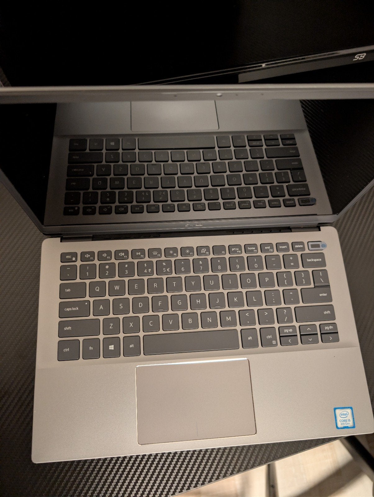 Dell Latitude 3301 met 8GB RAM en 256GB SSD en nieuwe TAS., Computers en Software, Ophalen, 2 tot 3 Ghz, Qwerty, 8 GB