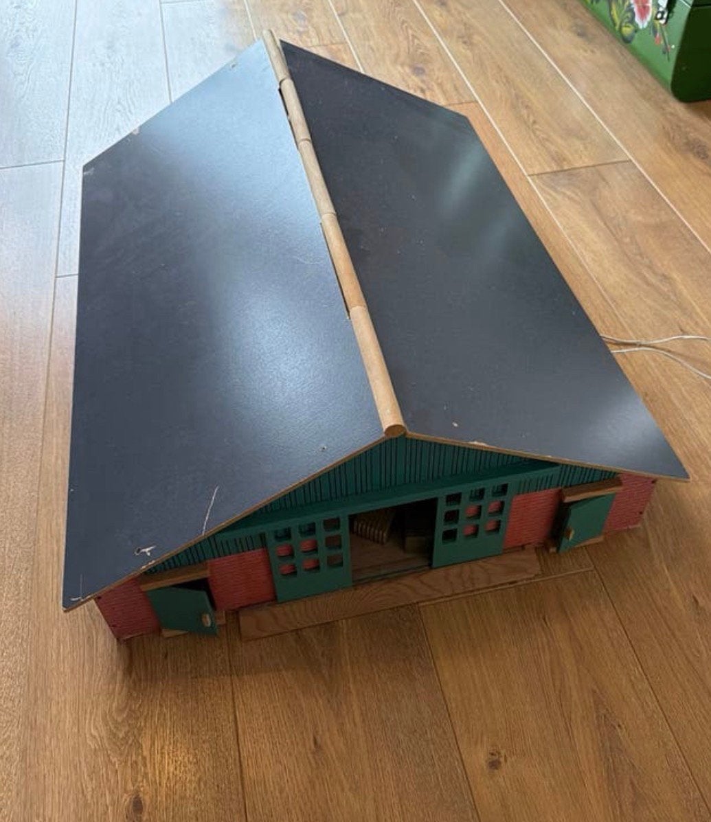 Kids Globe Melkstal XL en kapschuur 1:32 voor bv Siku, Ophalen, Zo goed als nieuw, Tractor of Landbouw, Overige merken