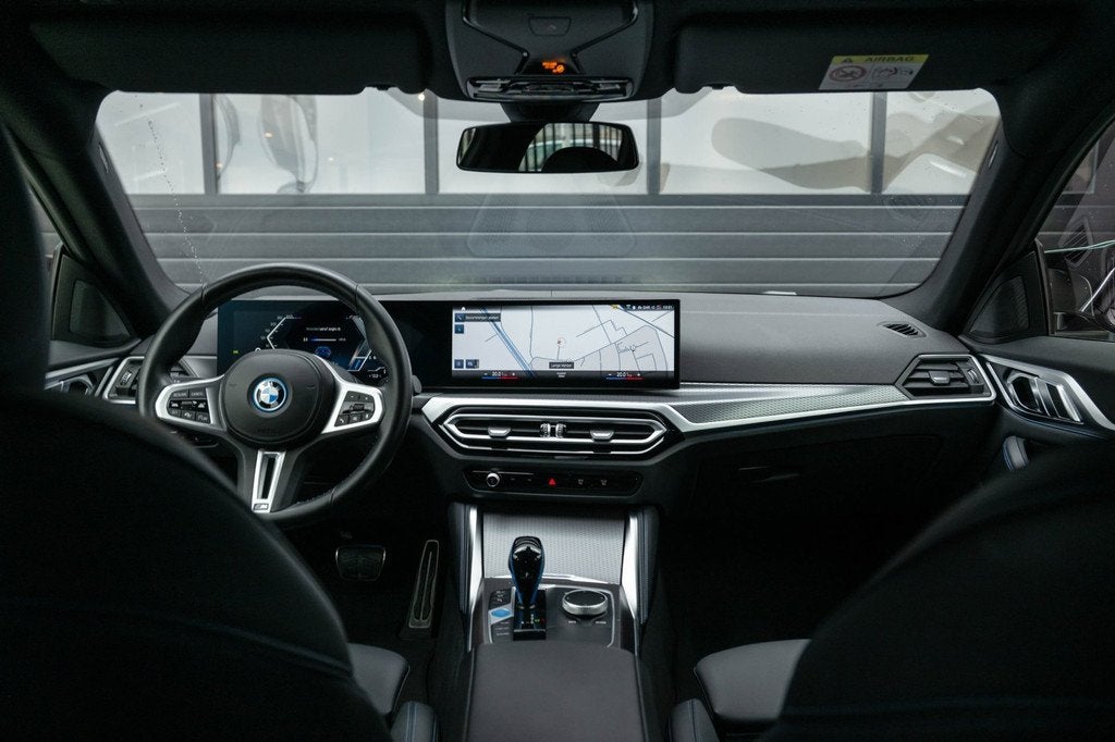 BMW I4 M50 544PK 84 kWh|360 Carmer|ACC|19 inch M4, Auto's, BMW, Gebruikt, Zwart, 258 pk, Blauw