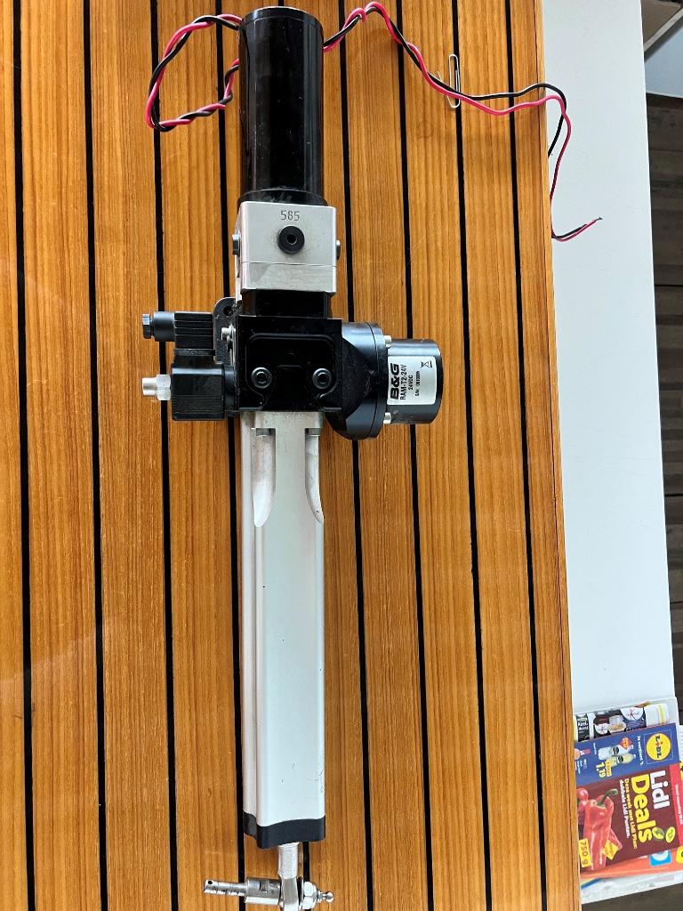 Te koop B&G RAM T2 24V hydraulische stuurautomaat drive, Watersport en Boten, NAVICO, Snijdersbergweg 93, 1105 AN Amsterdam, Sales@navico.com