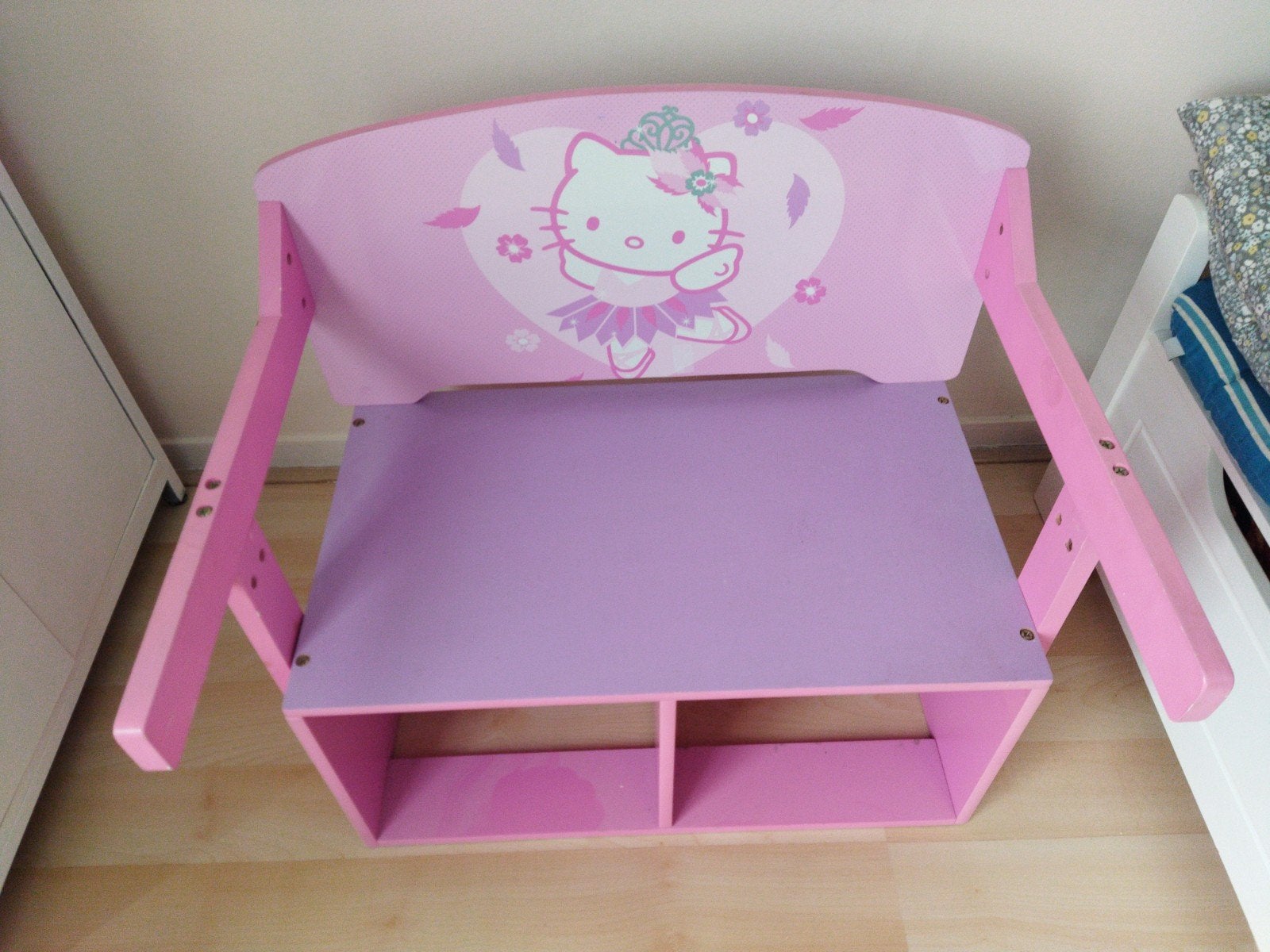Hello Kitty kinderbureau met opbergruimte, Ophalen, Gebruikt, Tafel(s)