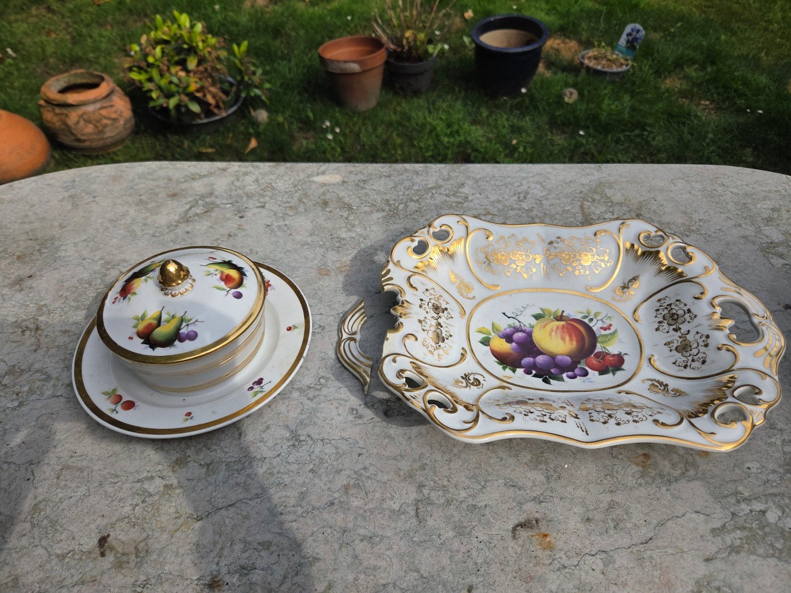 Antiek porseleinen servies met fruitmotief en goud, Ophalen