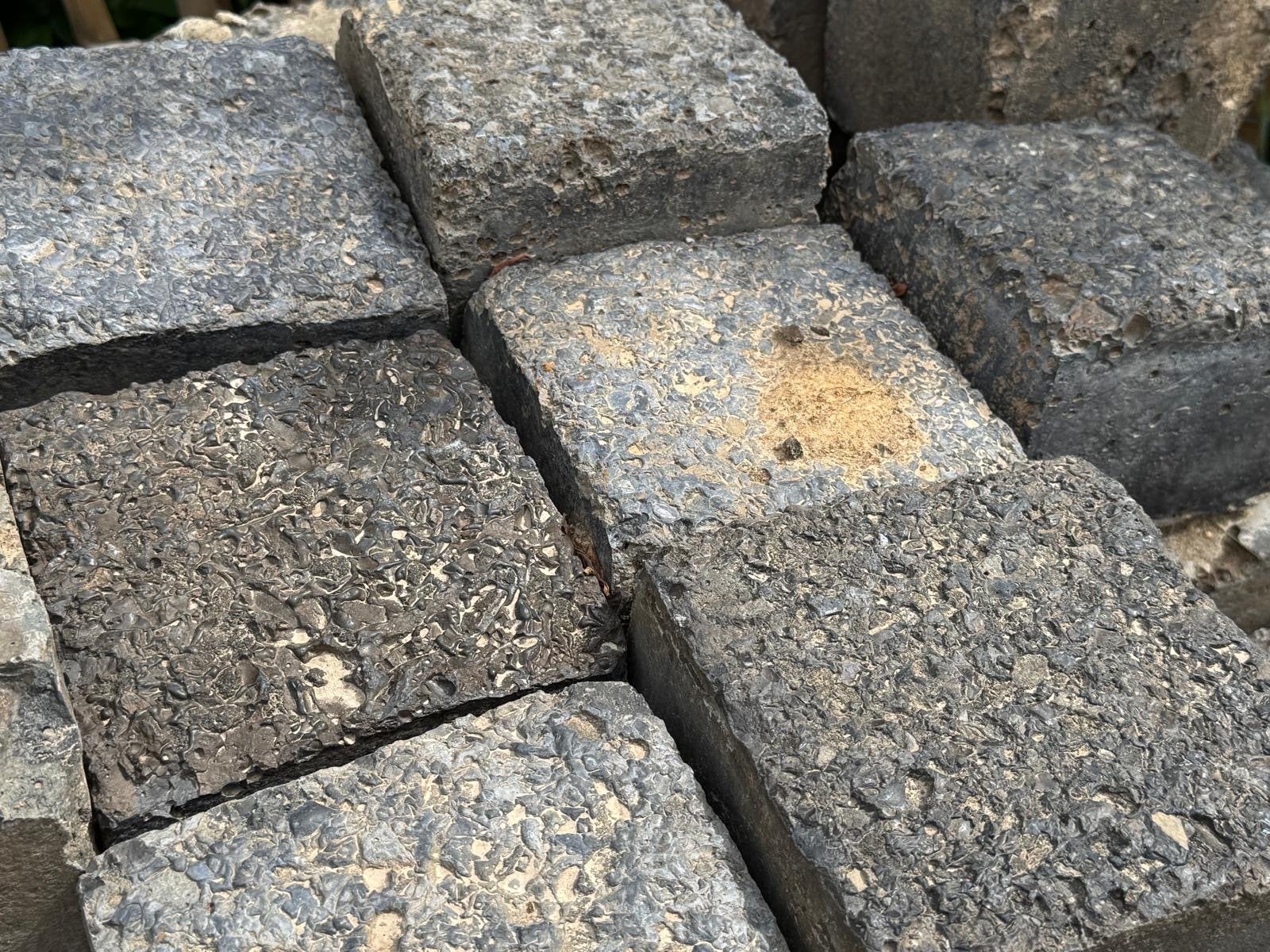 Mooie blauwe stenen voor border, twee maten beschikbaar, Ophalen, Gebruikt, Border, Beton