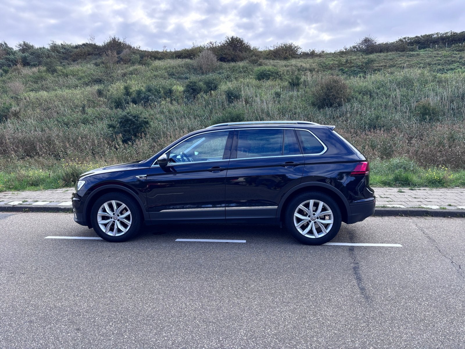 Volkswagen Tiguan 1.4 TSI R-Line 2018 Zwart, Voorwielaandrijving, 125 pk, 4 cilinders, Zwart
