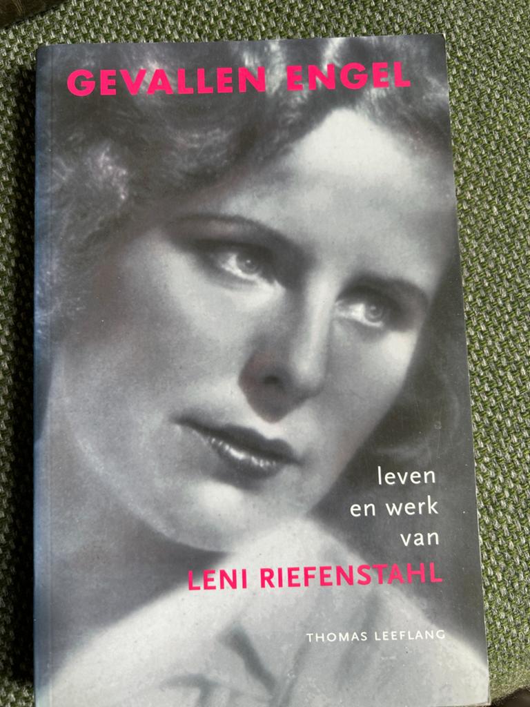 Gevallen Engel: Leven en werk van Leni Riefenstahl, Ophalen of Verzenden, Gelezen, Film, Tv en Media
