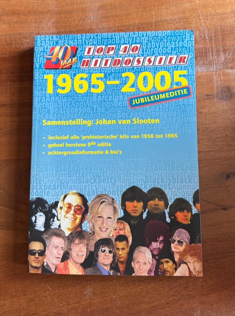 Top 40 Hitdossier 1965–2005 – Johan van Slooten, Ophalen of Verzenden, Gelezen, Artiest