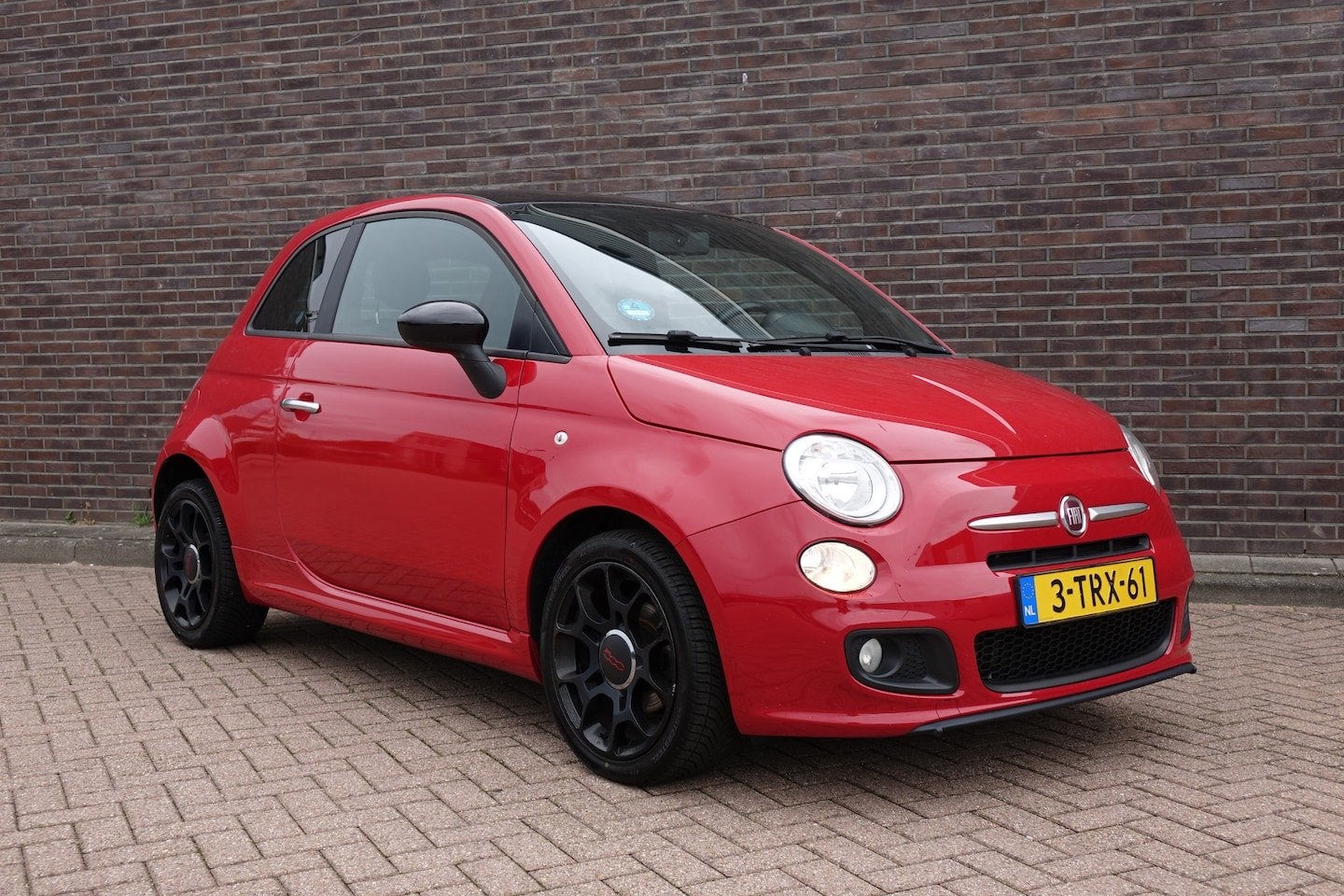 Fiat 500 0.9 TwinAir 500S Sport. airco, rood, zwarte velgen, Auto's, Voorwielaandrijving, Euro 5, 86 pk, Gebruikt