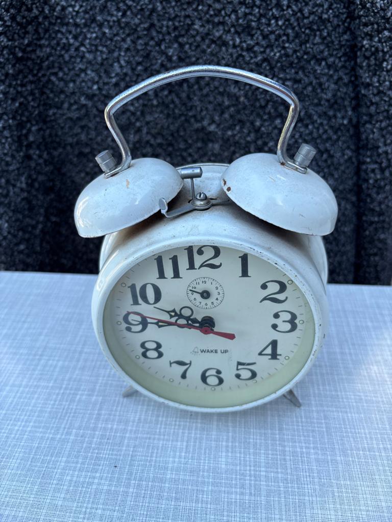 Vintage Witte Wekker met Bellen - Klassiek Design, Ophalen of Verzenden