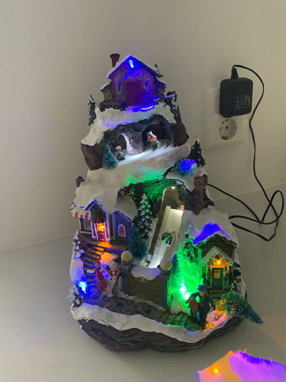 Dickensville Kerstdorp skibaan met led en geluid, Ophalen, Zo goed als nieuw