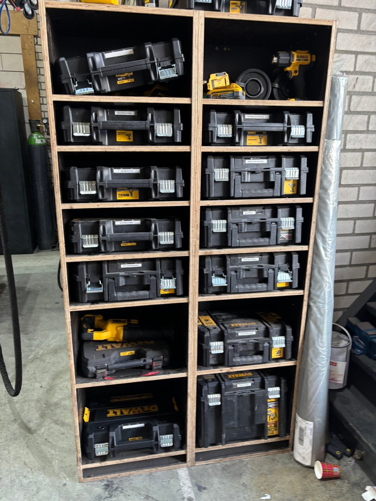 Houten kast voor dewalt mercedes sprinter zonder gereedschap, Ophalen, Zo goed als nieuw