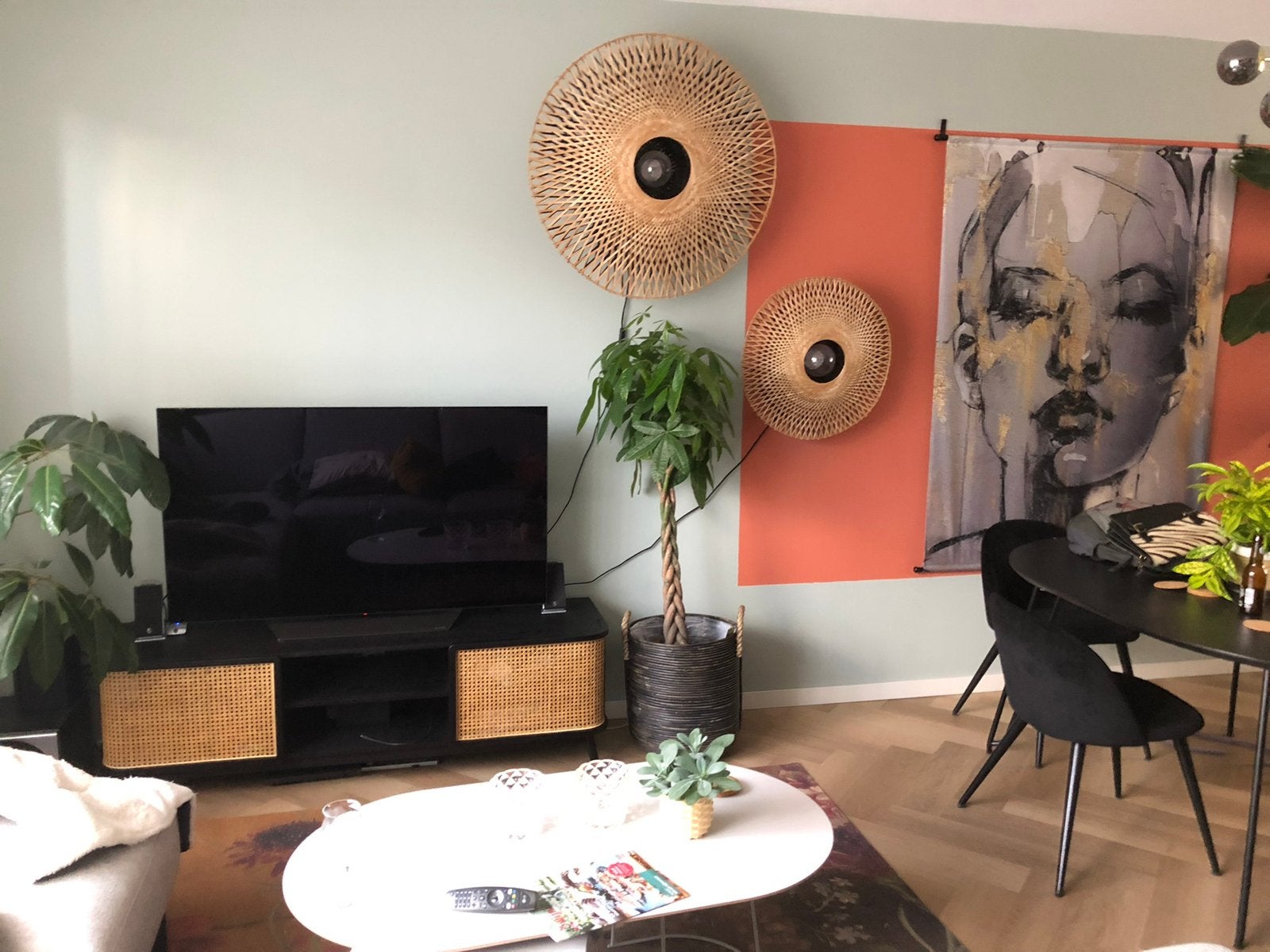 Wehkamp Home Nona TV-meubel - Zwart met rotan, Ophalen, 150 tot 200 cm, Zo goed als nieuw, Minder dan 100 cm