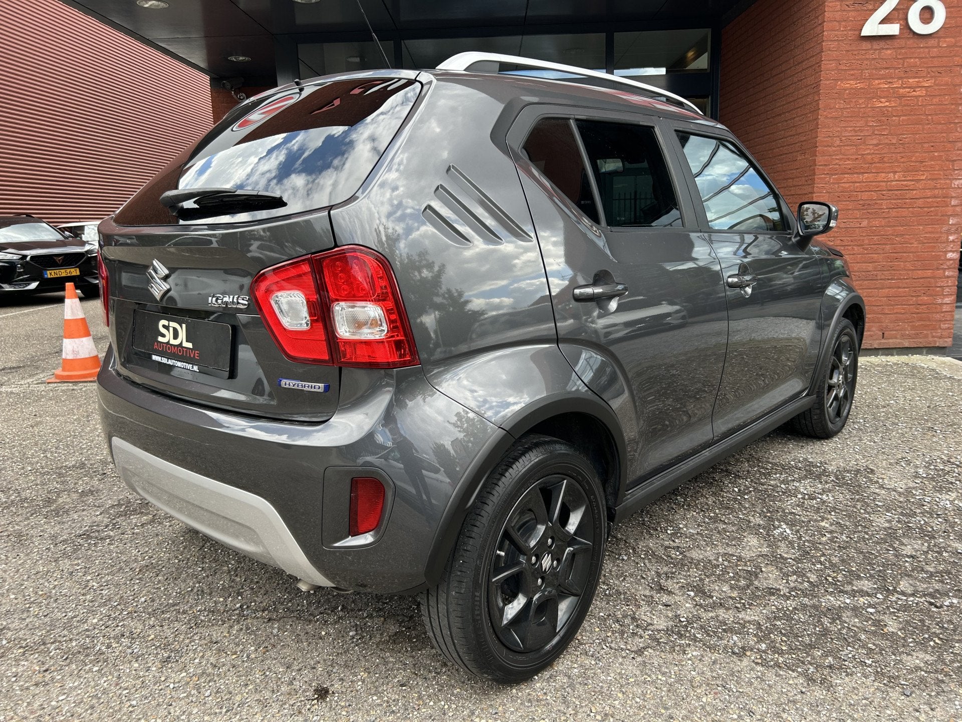 Suzuki Ignis 1.2 Smart Hybrid Style // NAVI + CARPLAY // CAM, 83 pk, Stof, Zwart, 4 cilinders