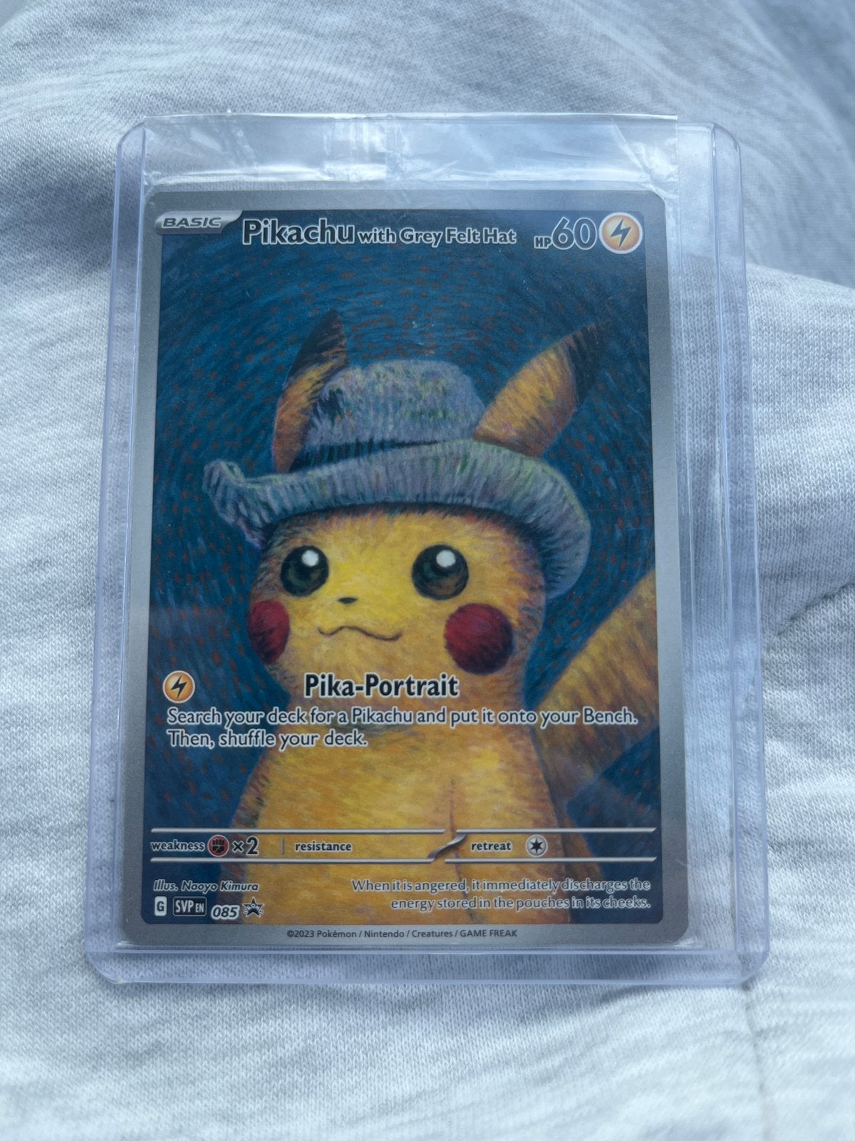 Pikachu met Grijze Vilten Hoed - Van Gogh Pokémon Kaart, Ophalen of Verzenden, Zo goed als nieuw, Losse kaart