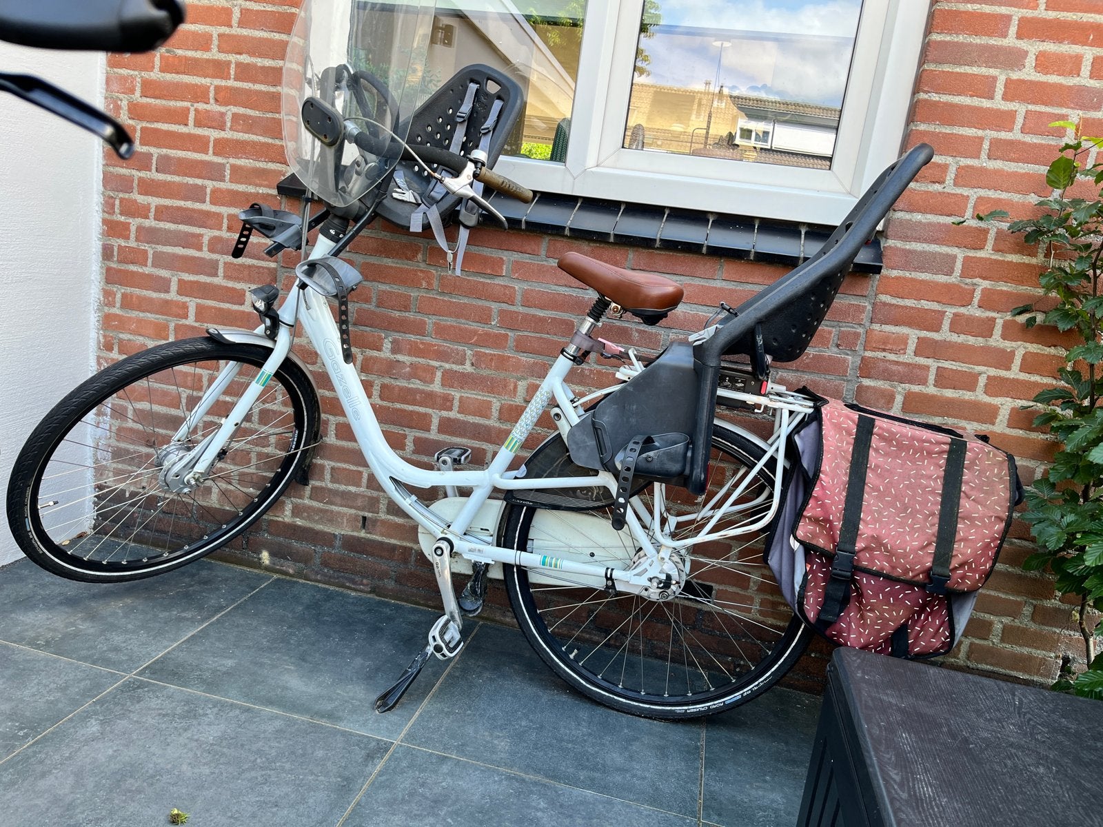 Gazelle Bloom Moederfiets met Thule Yepp en Fietstas, Ophalen, 2 zitjes, Gebruikt, Dubbele standaard