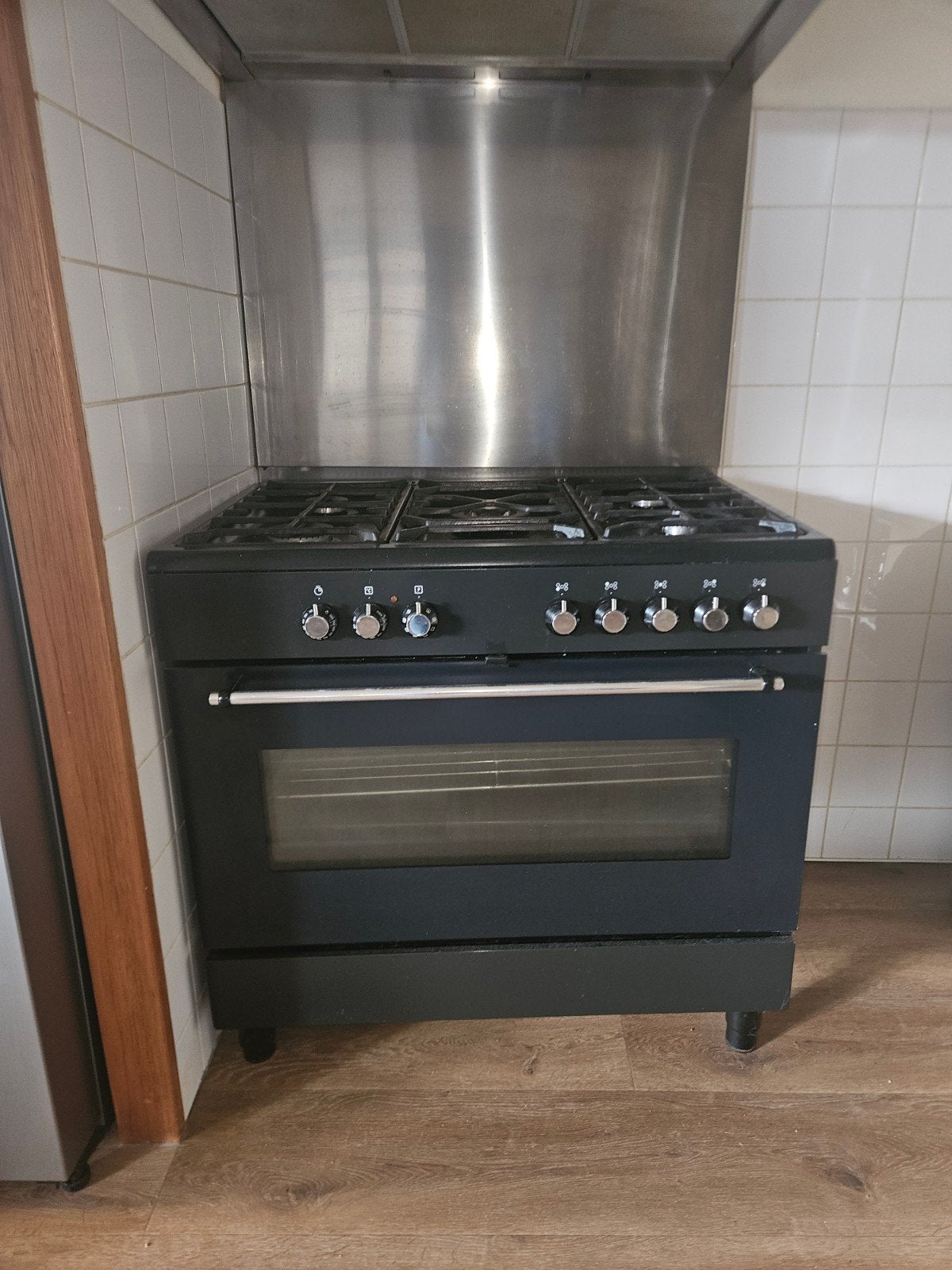 Vrijstaand gasfornuis met oven - Zwart en afzuigkap en rvs, Witgoed en Apparatuur, Ophalen, Gebruikt, 60 cm of meer, Energieklasse A of zuiniger