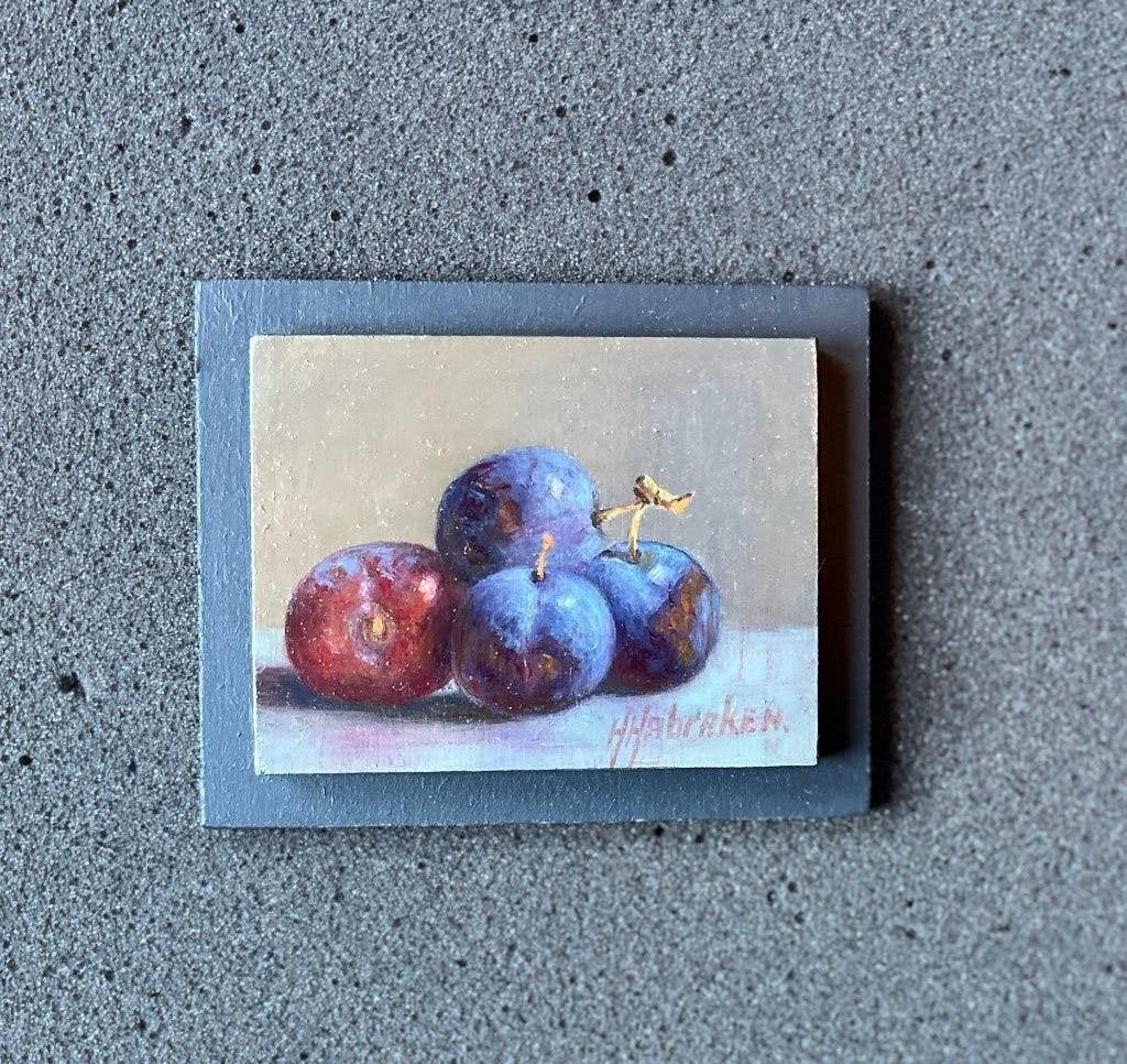 Schilderij pruimen op tafel. Hans Habraken., Ingelijst, Paneel, Realistisch, Stilleven