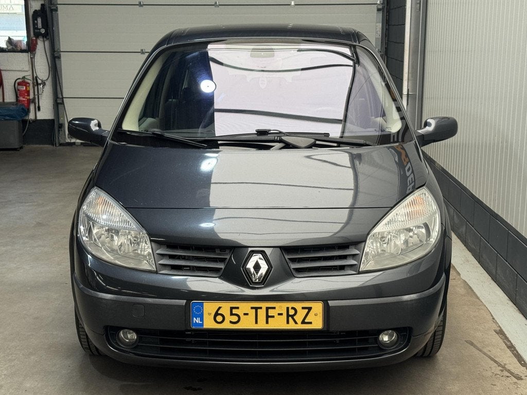 Renault Grand Scénic 2.0-16V Business Line 7p., Voorwielaandrijving, 1998 cc, Gebruikt, 4 cilinders