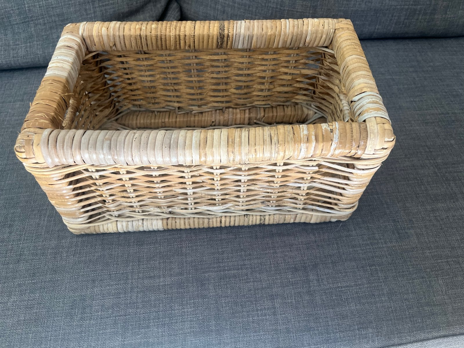 Mooie rieten mand - Handig voor opbergen. Nu 4,-, Gevlochten, Mand, Ophalen of Verzenden, Zo goed als nieuw