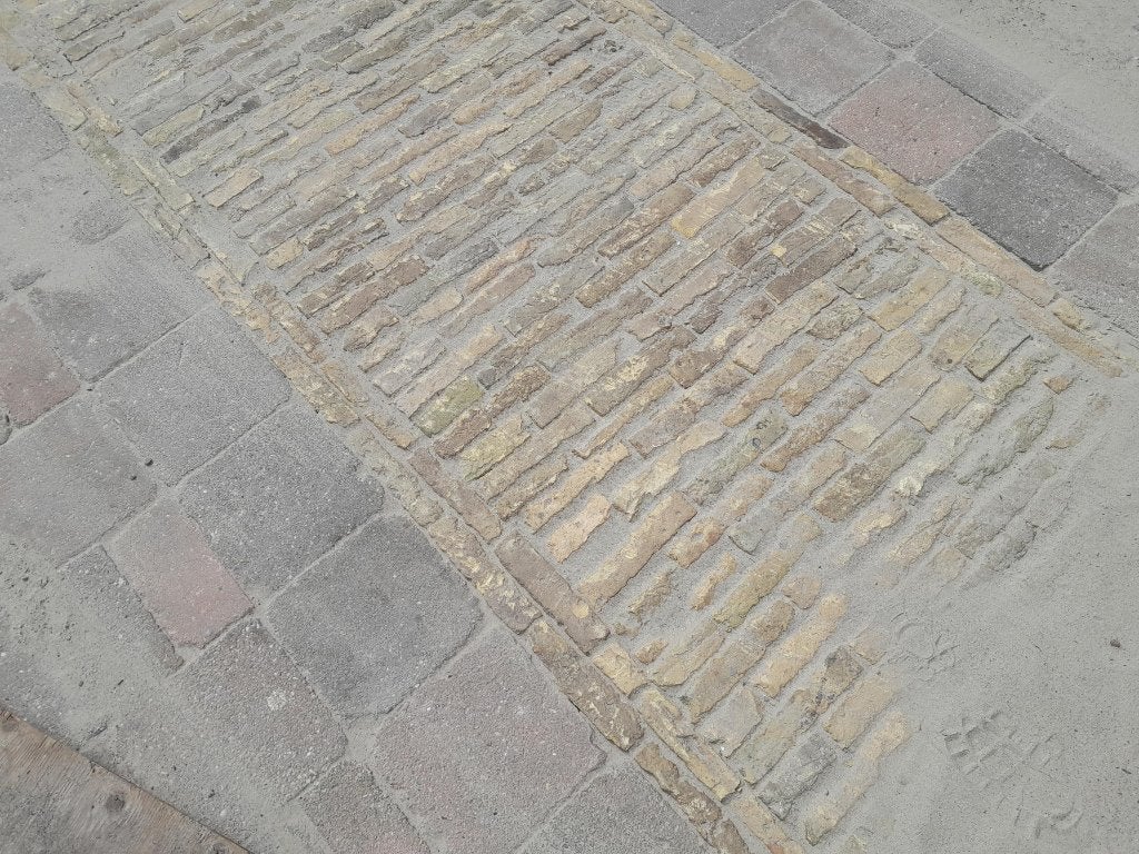 Boeren geeltjes straatstenen 18 x 4 cm, Ophalen, Gebruikt, Klinkers, 5 tot 10 m²