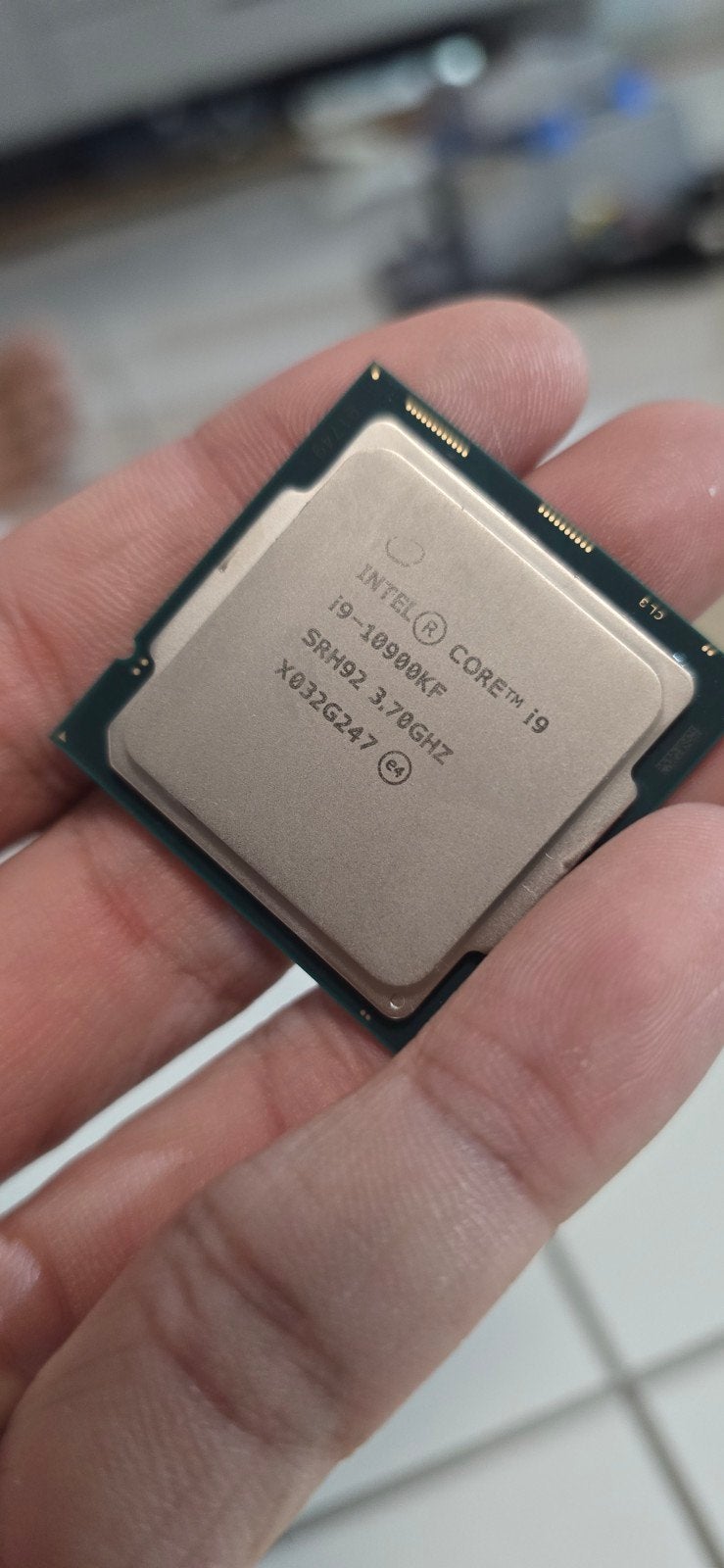Intel Core i9-10900KF Processor - 10 Cores, 3.7GHz, Computers en Software, Gebruikt, LGA 1200, 10-core, 3 tot 4 Ghz