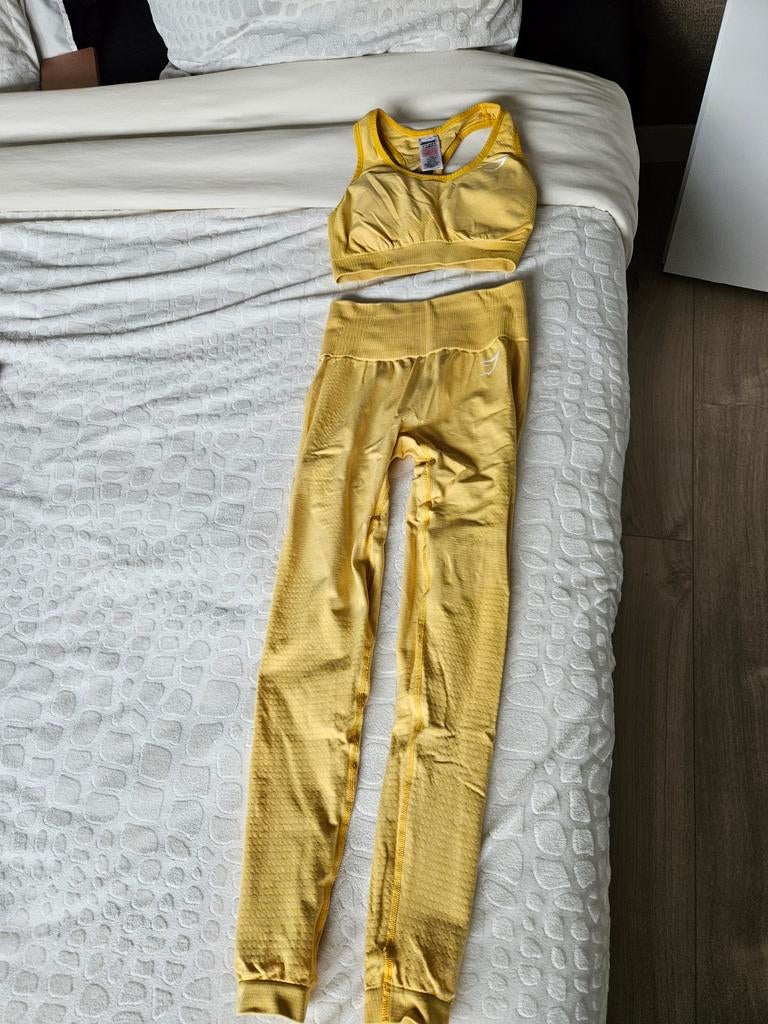 Gymshark sportset geel/oranje, Geel, Ophalen of Verzenden, Maat 34 (XS) of kleiner, Fitness of Aerobics