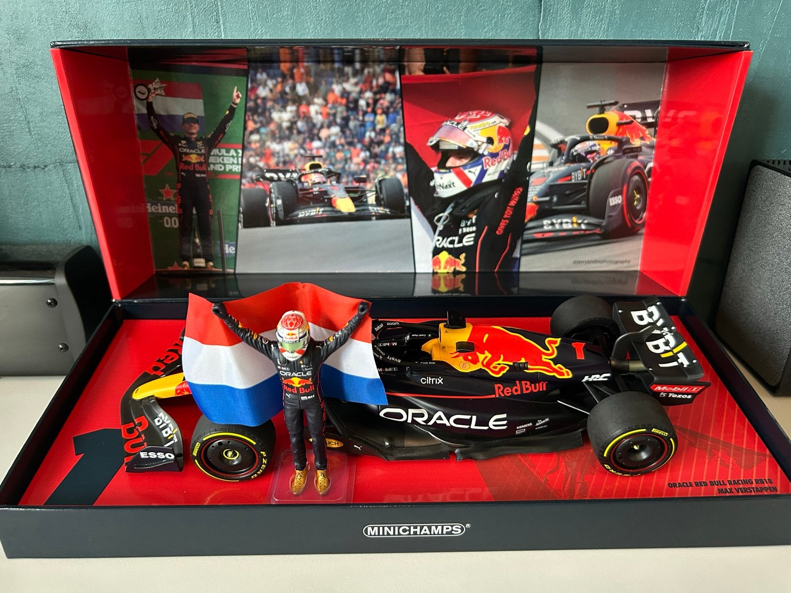 Minichamps - Max Verstappen RB18 Winnaar GP Nederland 2022, Ophalen of Verzenden, Zo goed als nieuw, Auto, MiniChamps