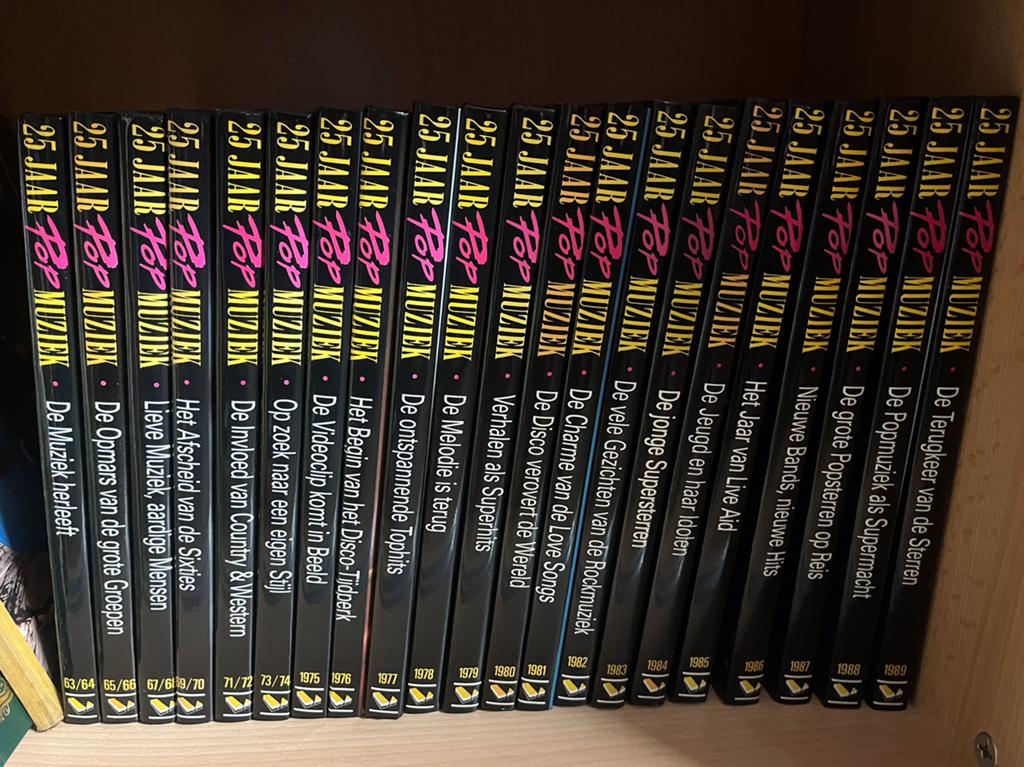 25 Jaar Popmuziek - Complete 21 delige CD/Boeken collectie., Ophalen of Verzenden, Zo goed als nieuw, Boxset